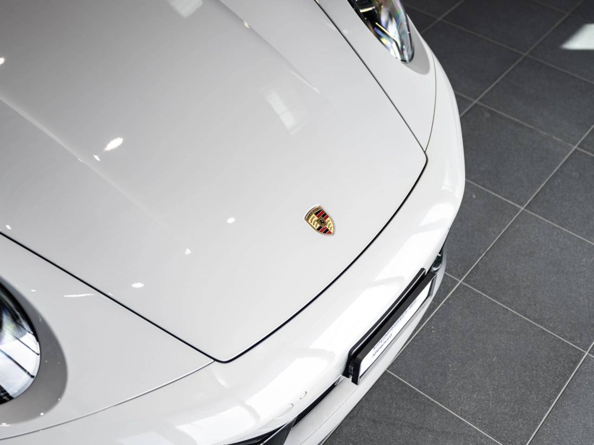 PORSCHE 911 Carrera S-image-23