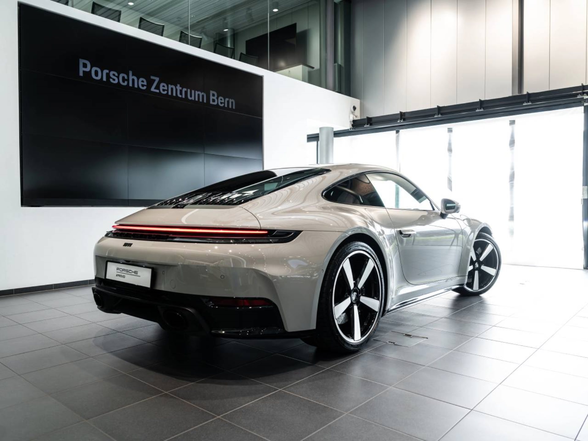 PORSCHE 911 Carrera S-showroom-element-2