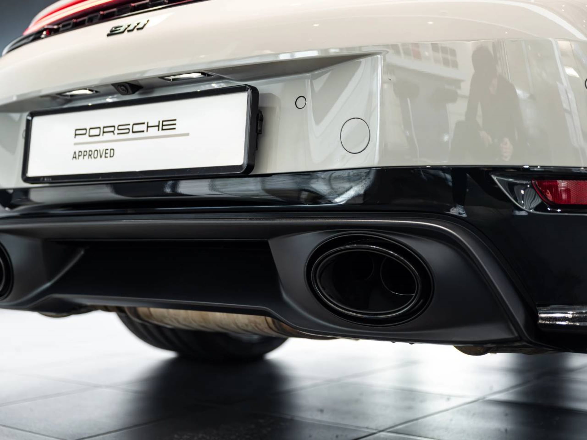 PORSCHE 911 Carrera S-image-25