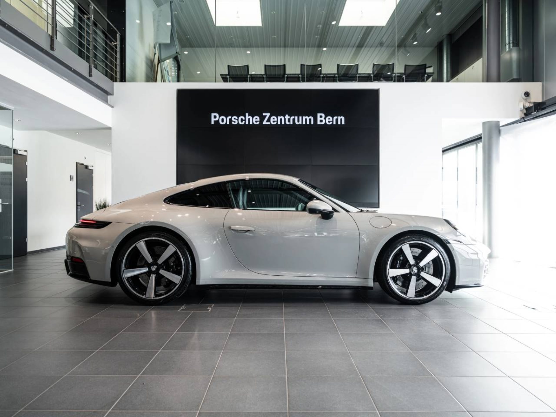 PORSCHE 911 Carrera S-showroom-element-1