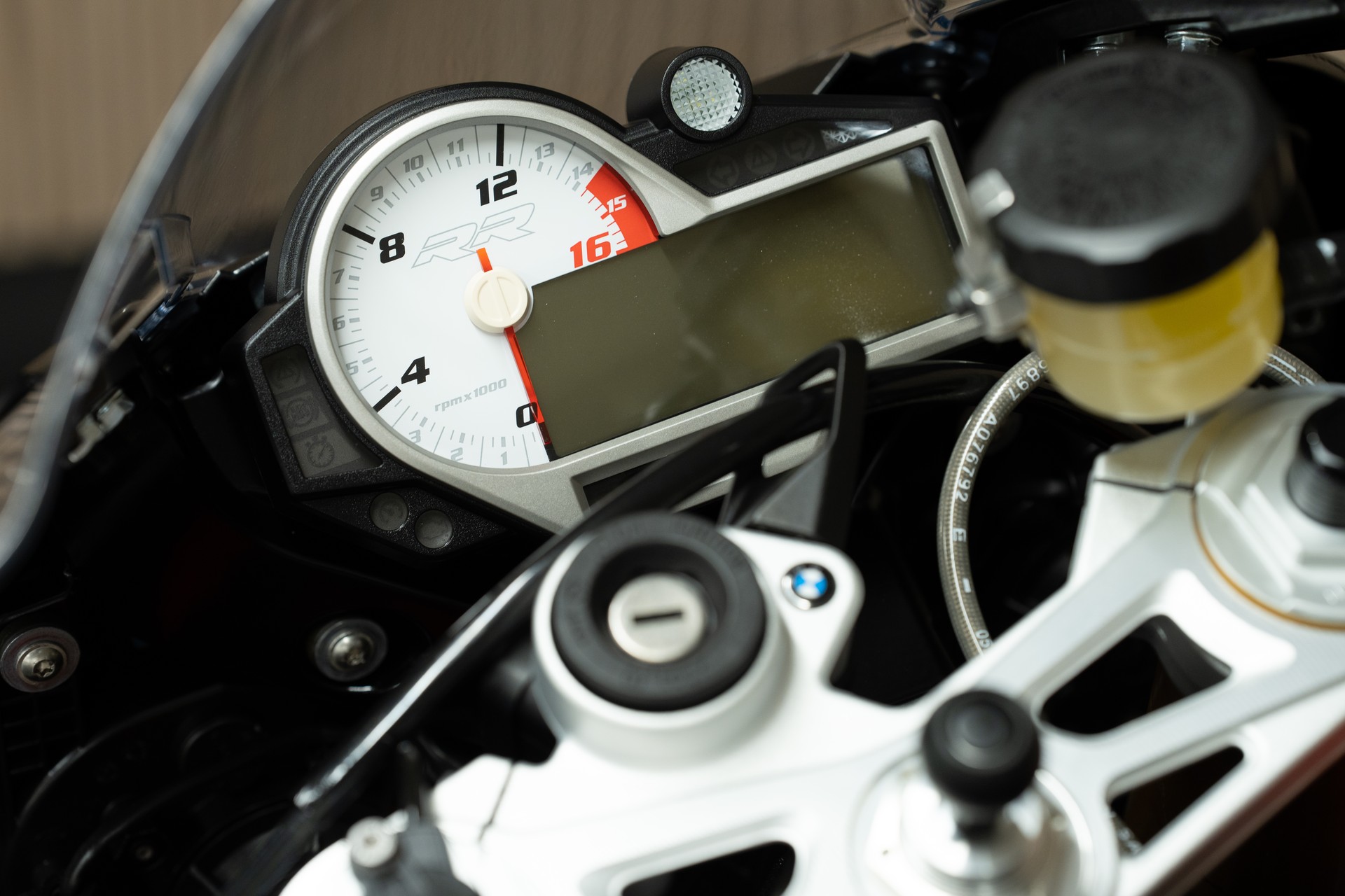 BMW S 1000 RR-showroom-element-2