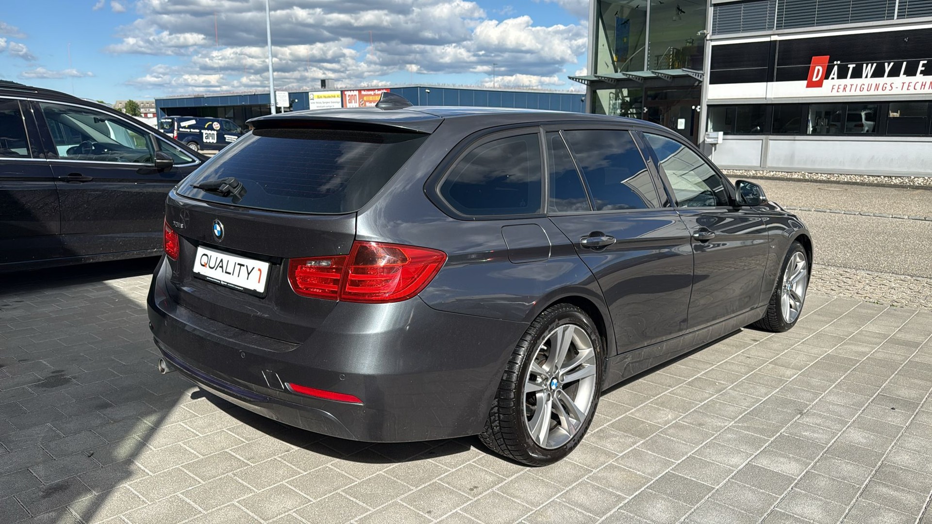 BMW 320d xDrive Touring Sport Line Steptronic-image-9