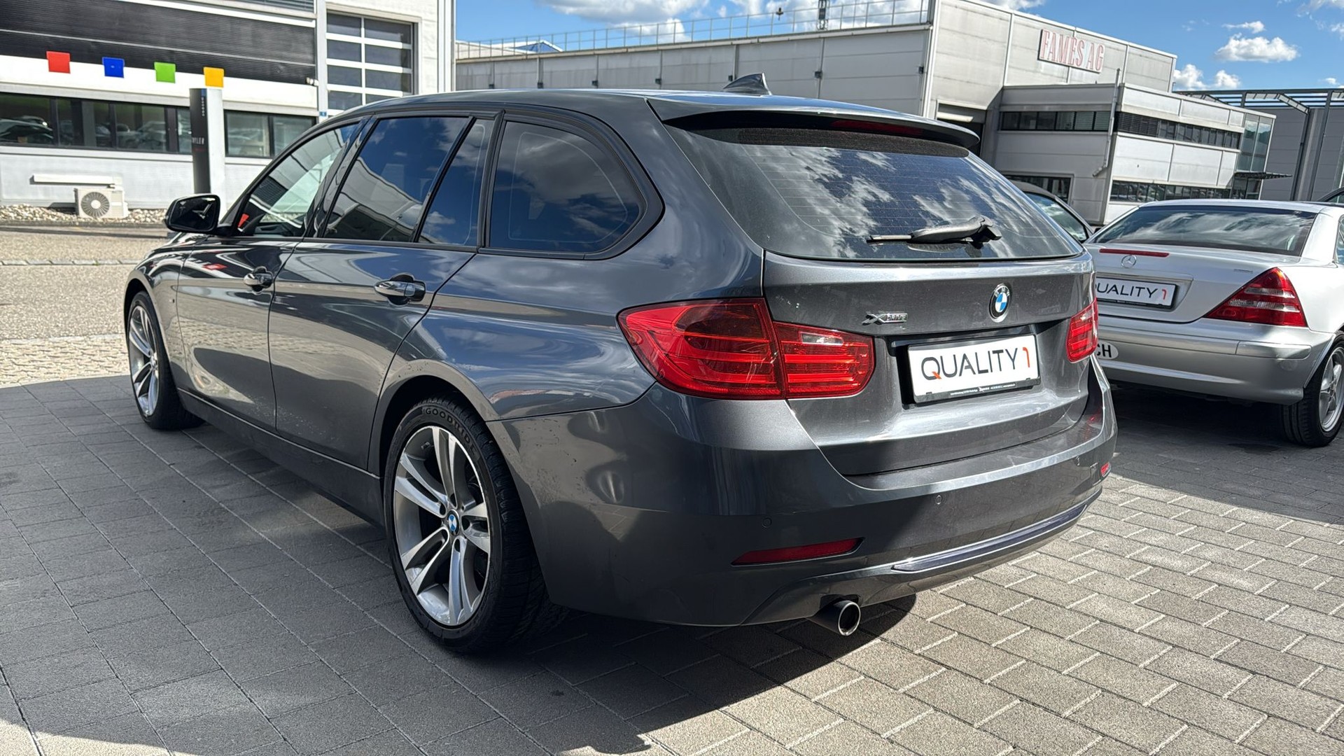 BMW 320d xDrive Touring Sport Line Steptronic-image-14