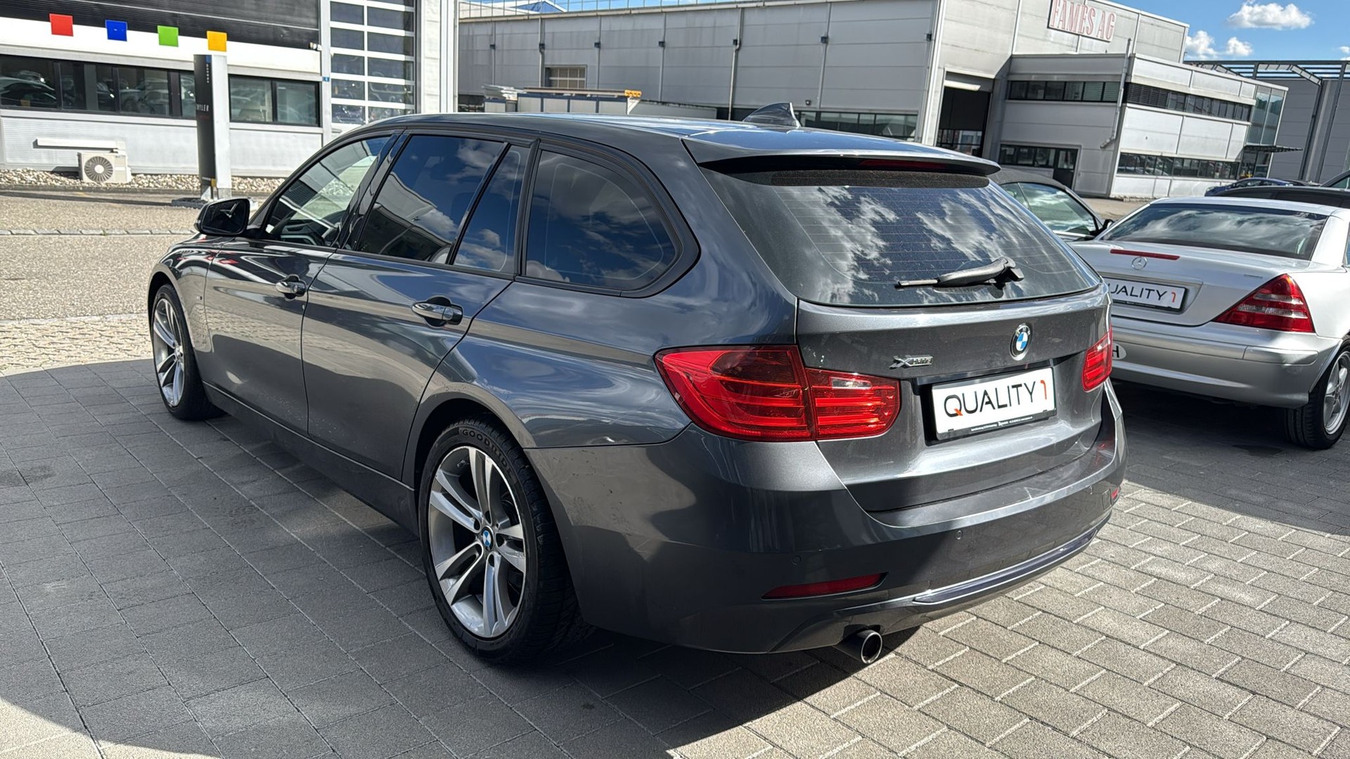 BMW 320d xDrive Touring Sport Line Steptronic-image-12