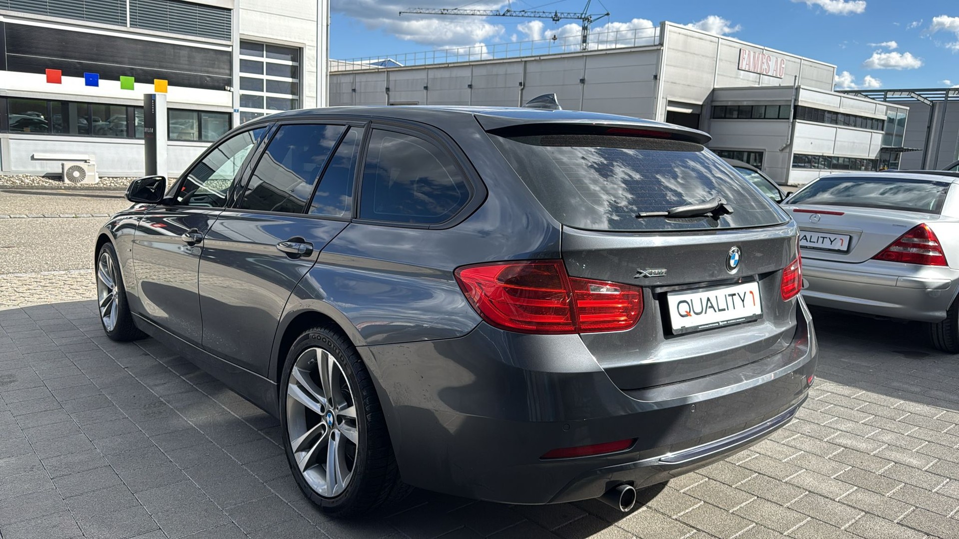 BMW 320d xDrive Touring Sport Line Steptronic-image-13