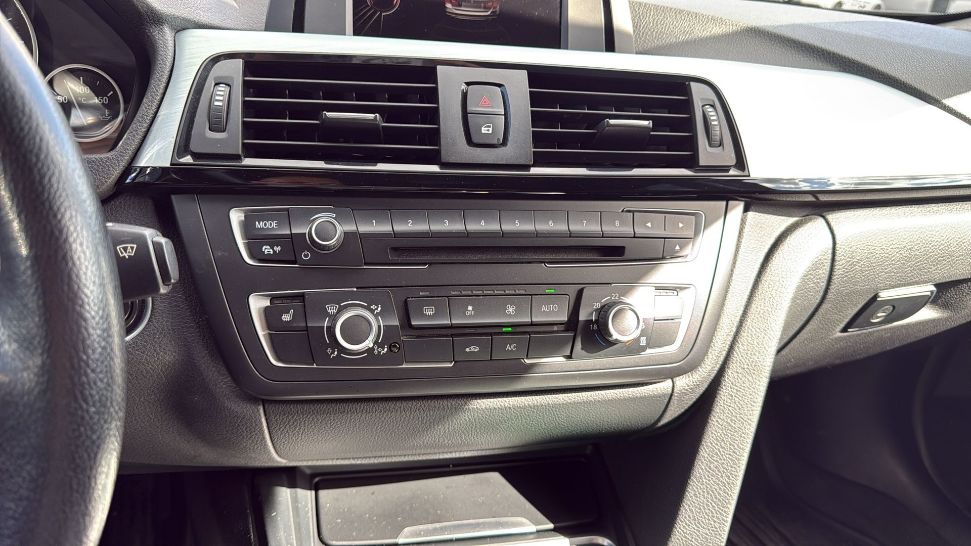 BMW 320d xDrive Touring Sport Line Steptronic-image-19