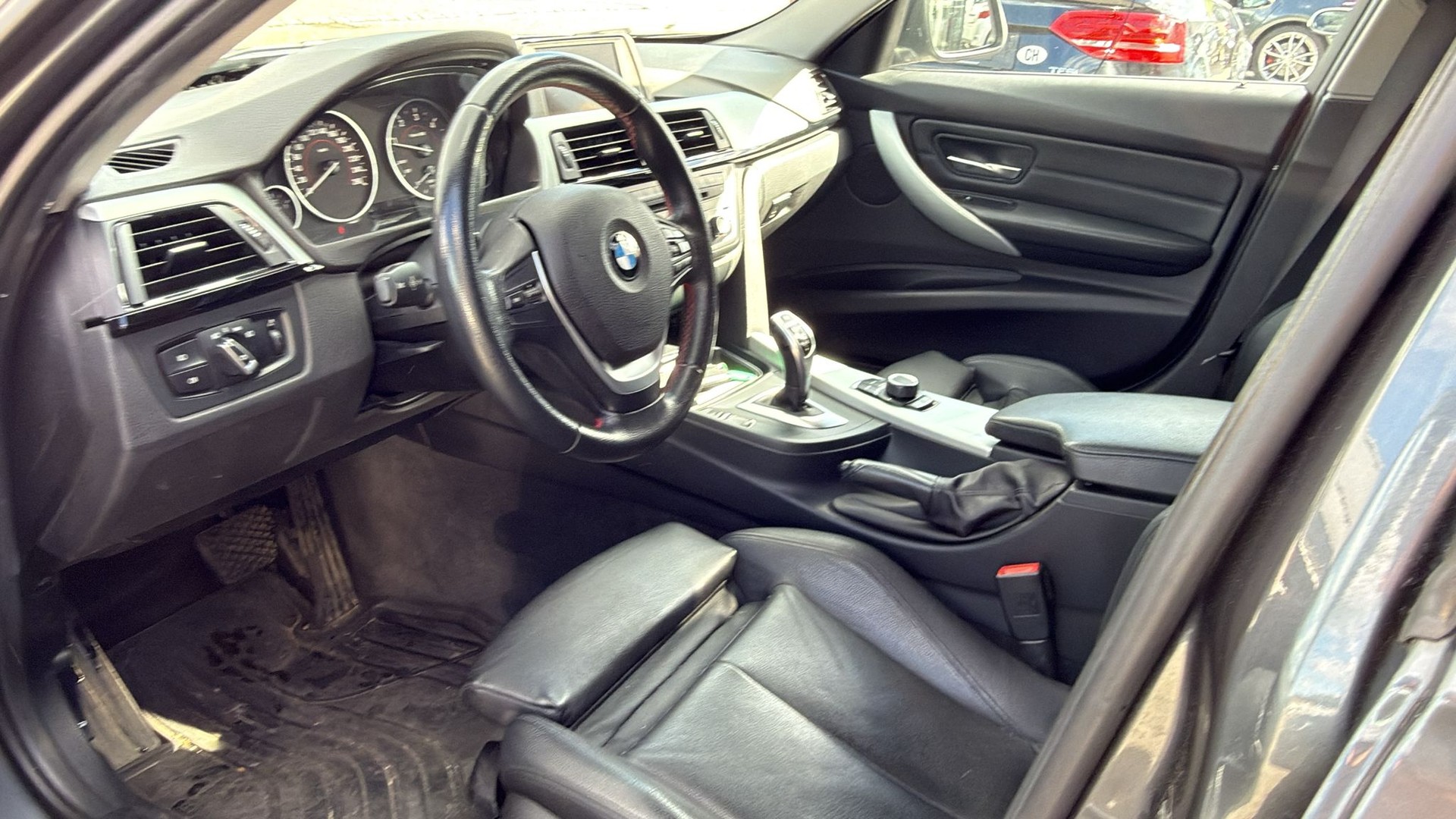 BMW 320d xDrive Touring Sport Line Steptronic-image-16