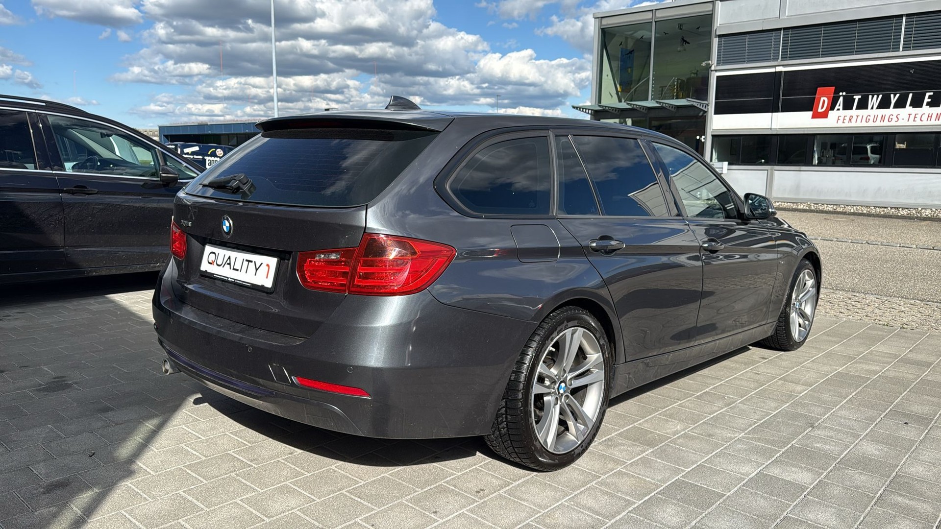 BMW 320d xDrive Touring Sport Line Steptronic-image-10
