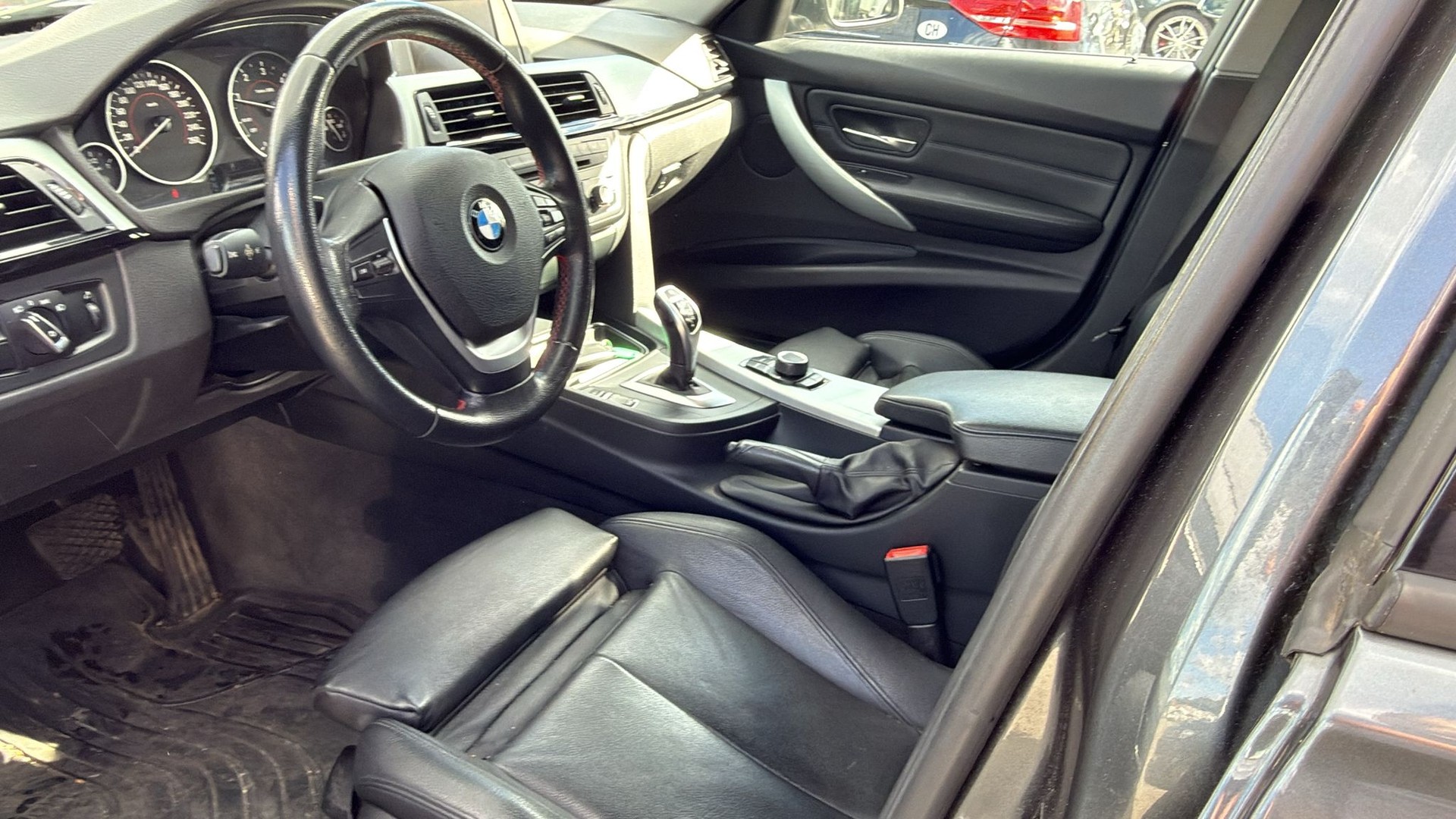 BMW 320d xDrive Touring Sport Line Steptronic-image-15