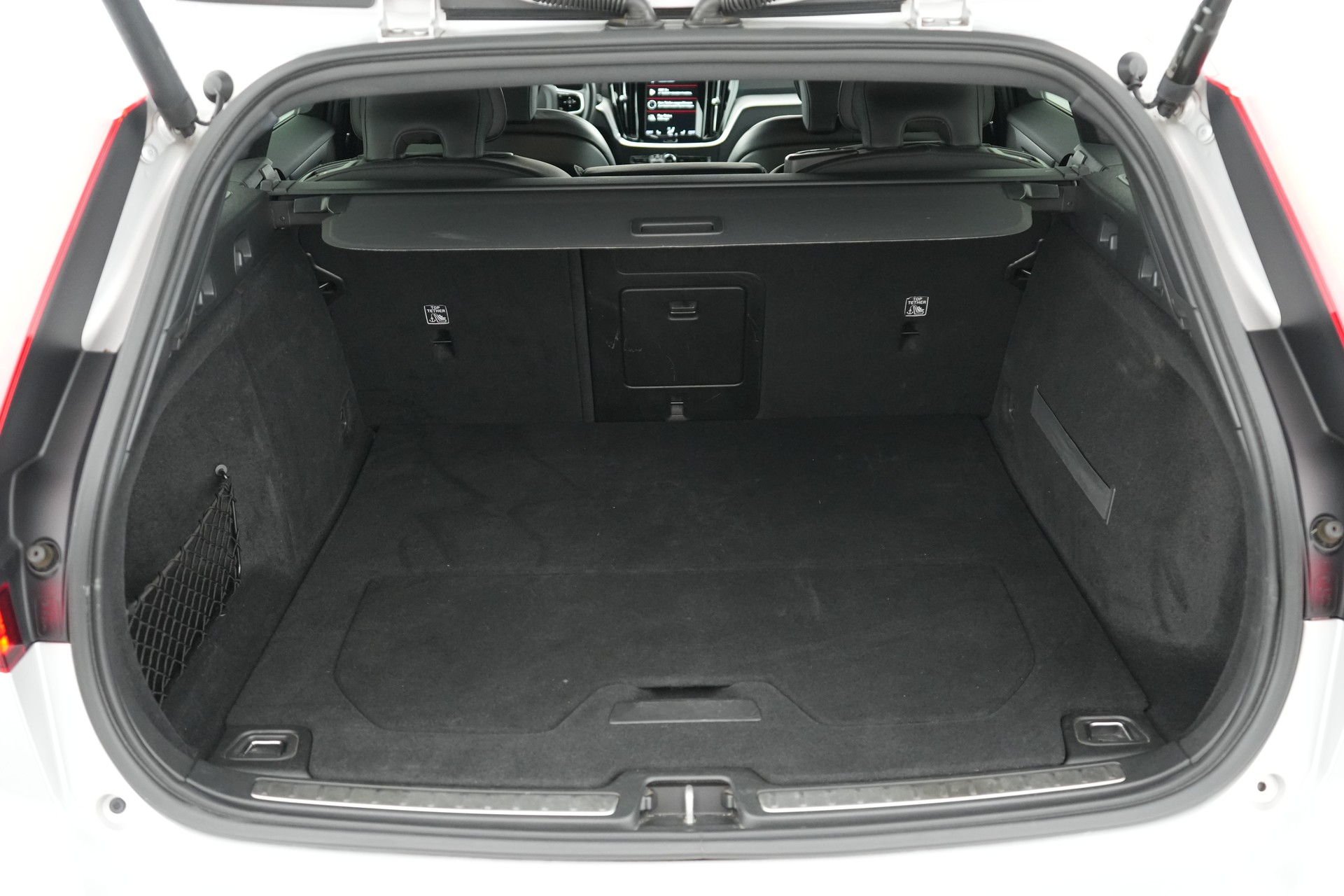 VOLVO V60 2.0 D4 R-Design AWD-image-3