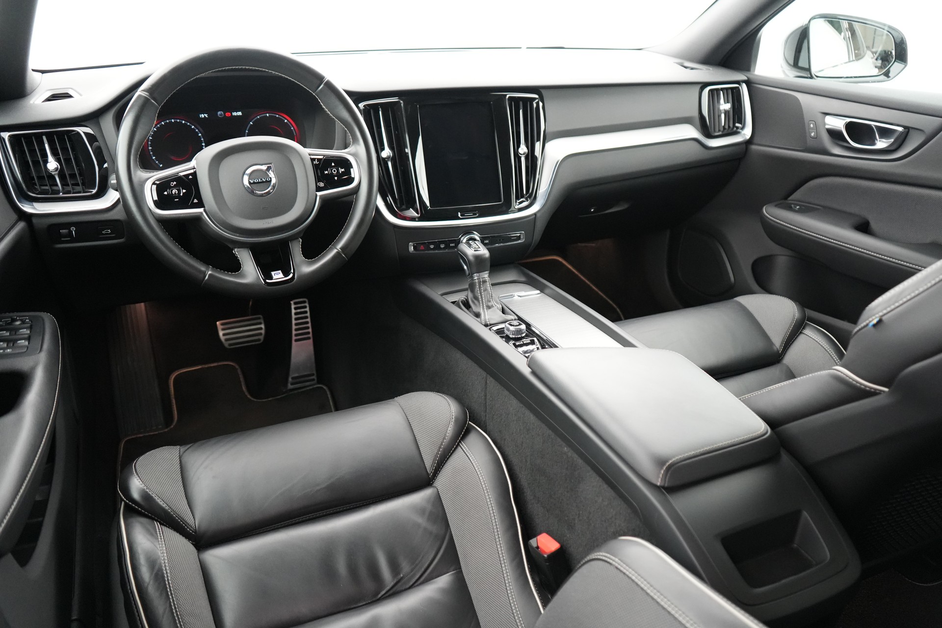 VOLVO V60 2.0 D4 R-Design AWD-image-1