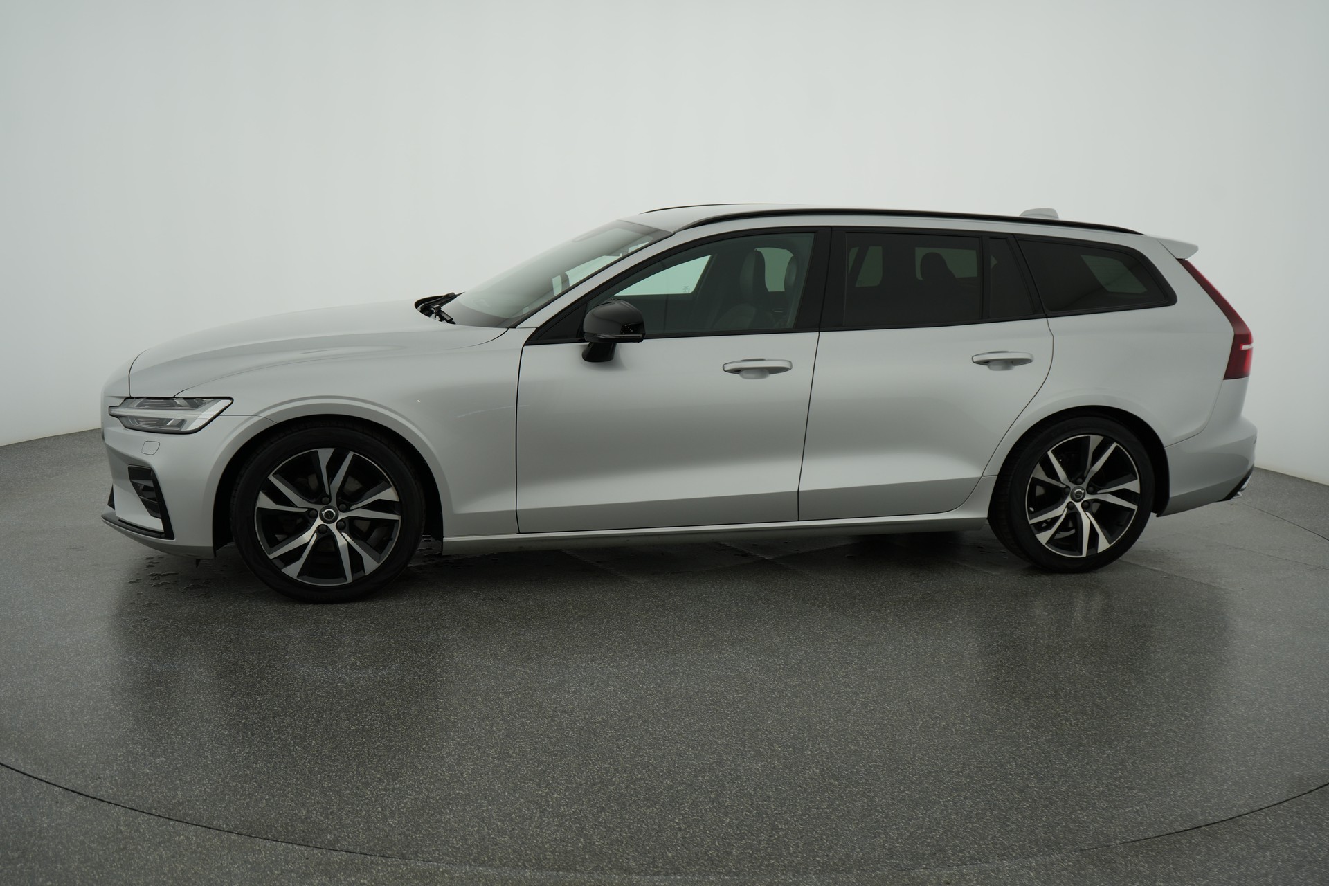 VOLVO V60 2.0 D4 R-Design AWD-image-9