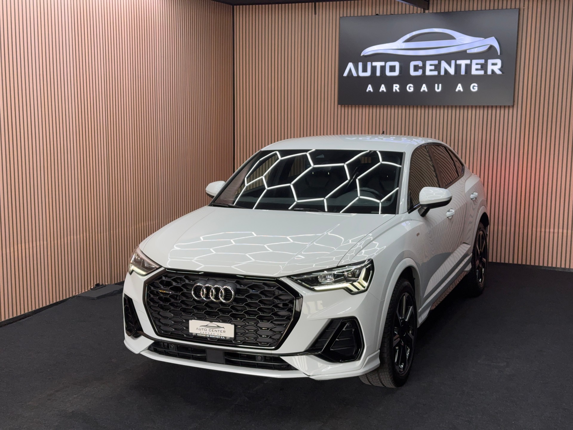 AUDI Q3 Sportback 2.0 35 TDI S line quattro S-Tronic | 1 Jahr Garantie | Facelift | *ab CHF 249.-/ Monat*-showroom-element-1