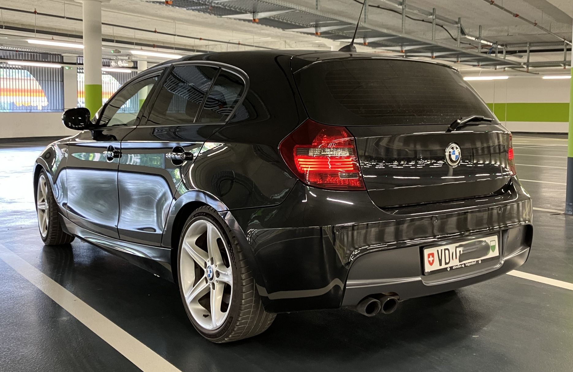 BMW 130i-image-3