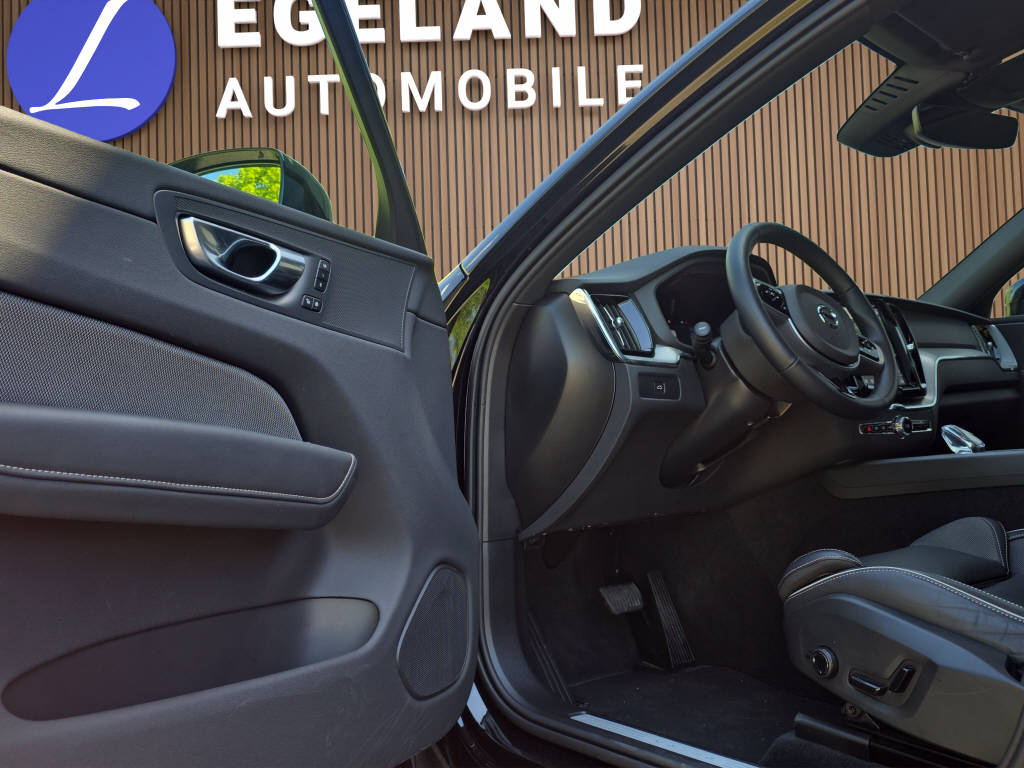 VOLVO XC60 2.0 B5 MH Black Edition AWD-image-10