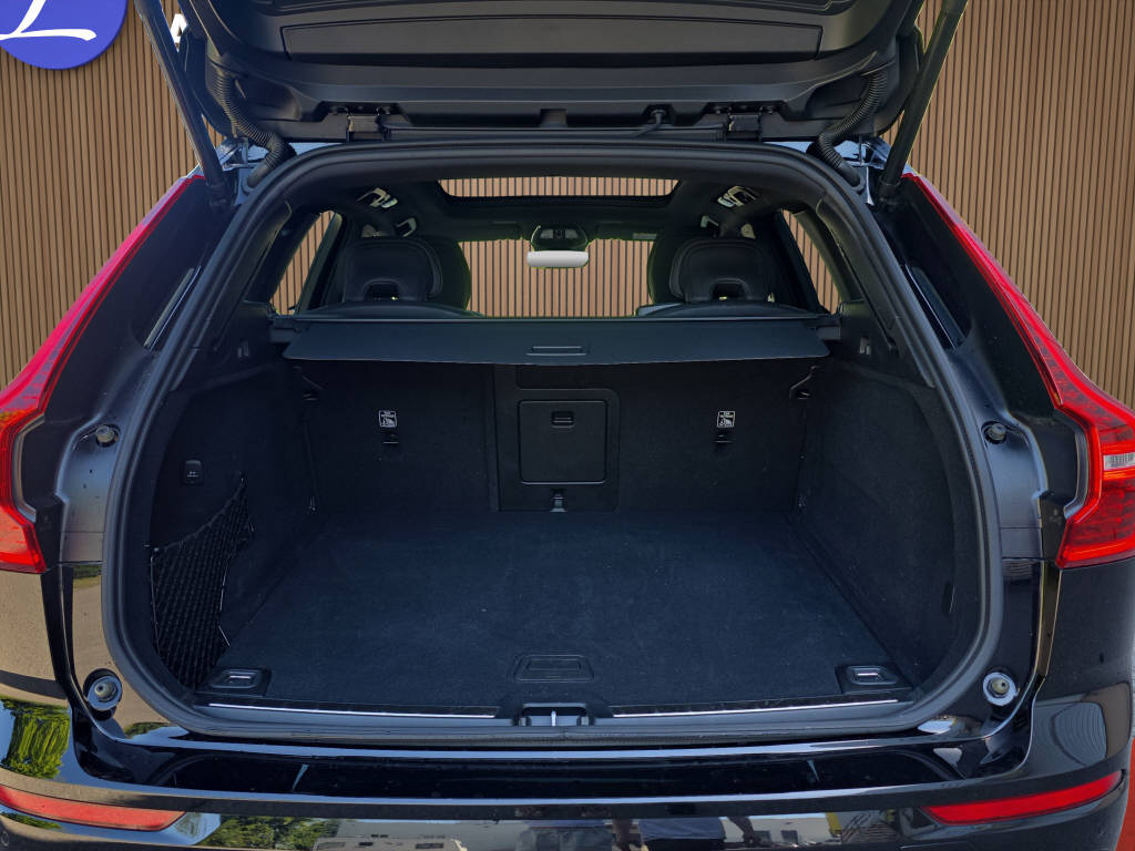 VOLVO XC60 2.0 B5 MH Black Edition AWD-image-14