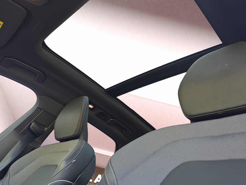 VOLVO XC60 2.0 B5 MH Black Edition AWD-image-12