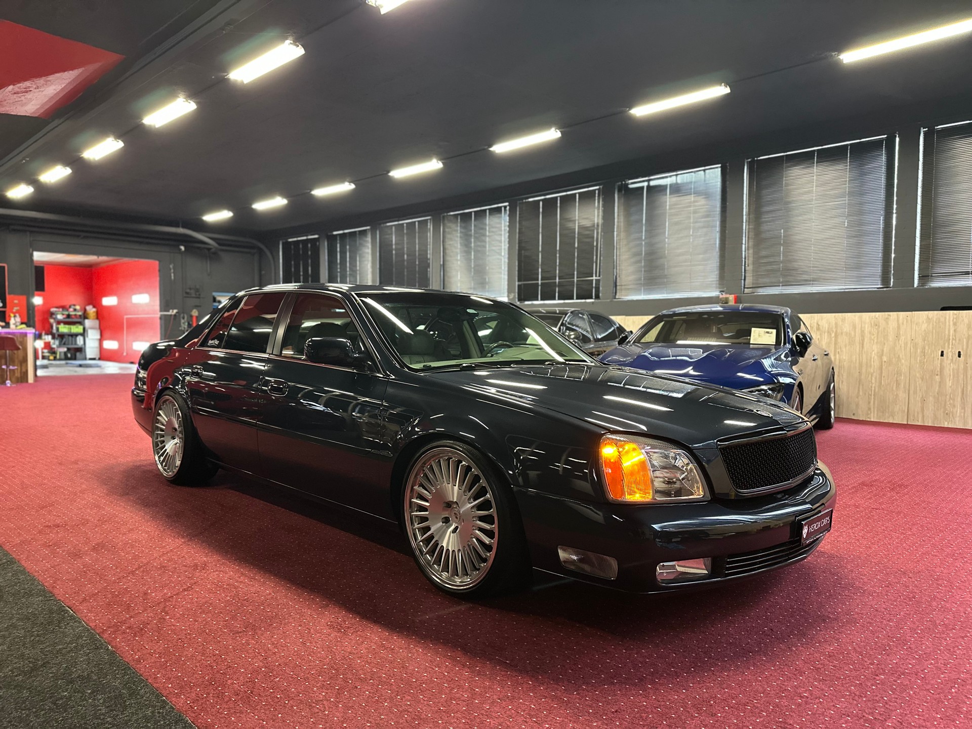 CADILLAC 4.6 V8 Northstar 32V / ** Einzelstück / CH Auslieferung **-showroom-element-1