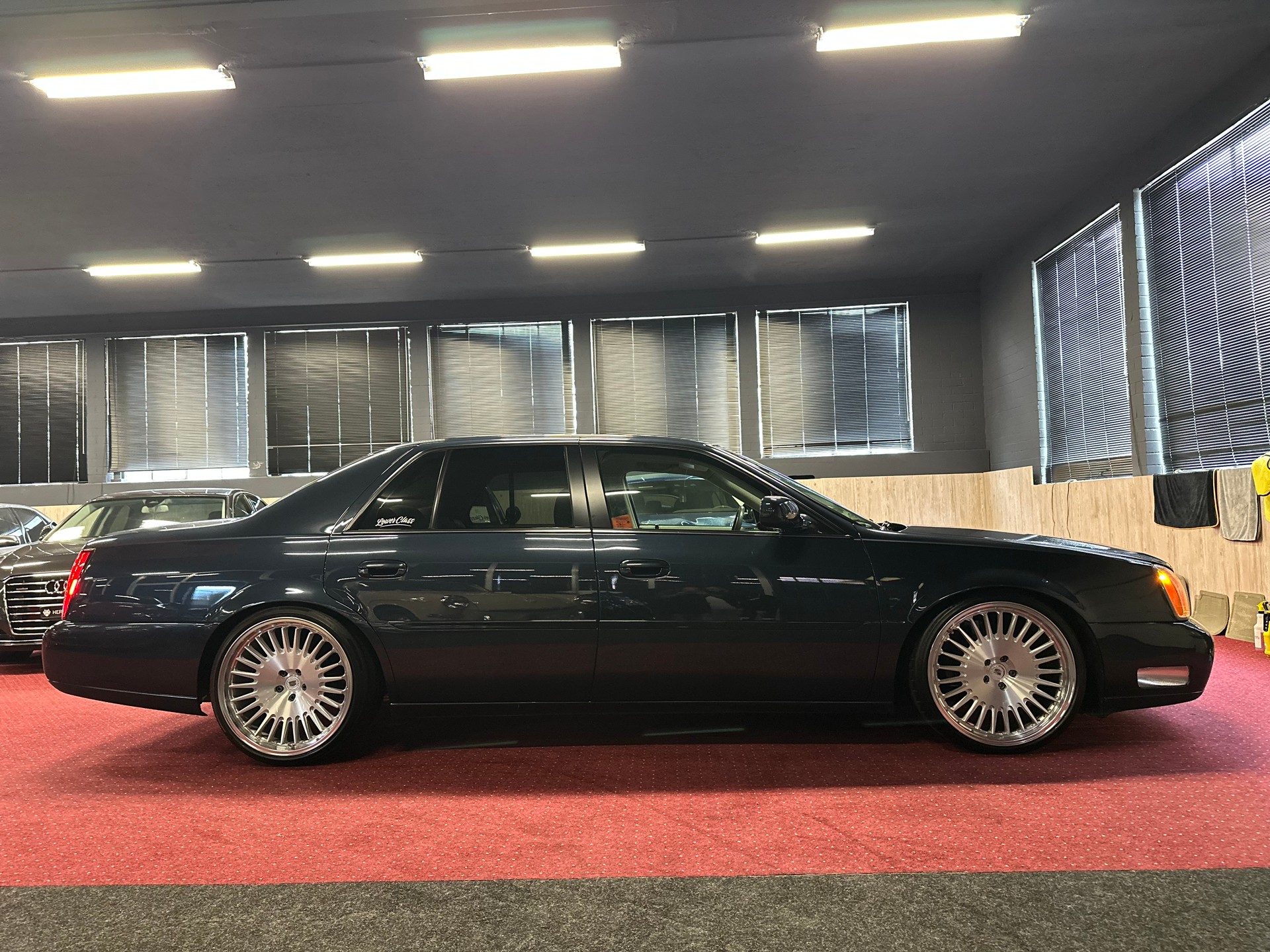CADILLAC 4.6 V8 Northstar 32V / ** Einzelstück / CH Auslieferung **-showroom-element-2