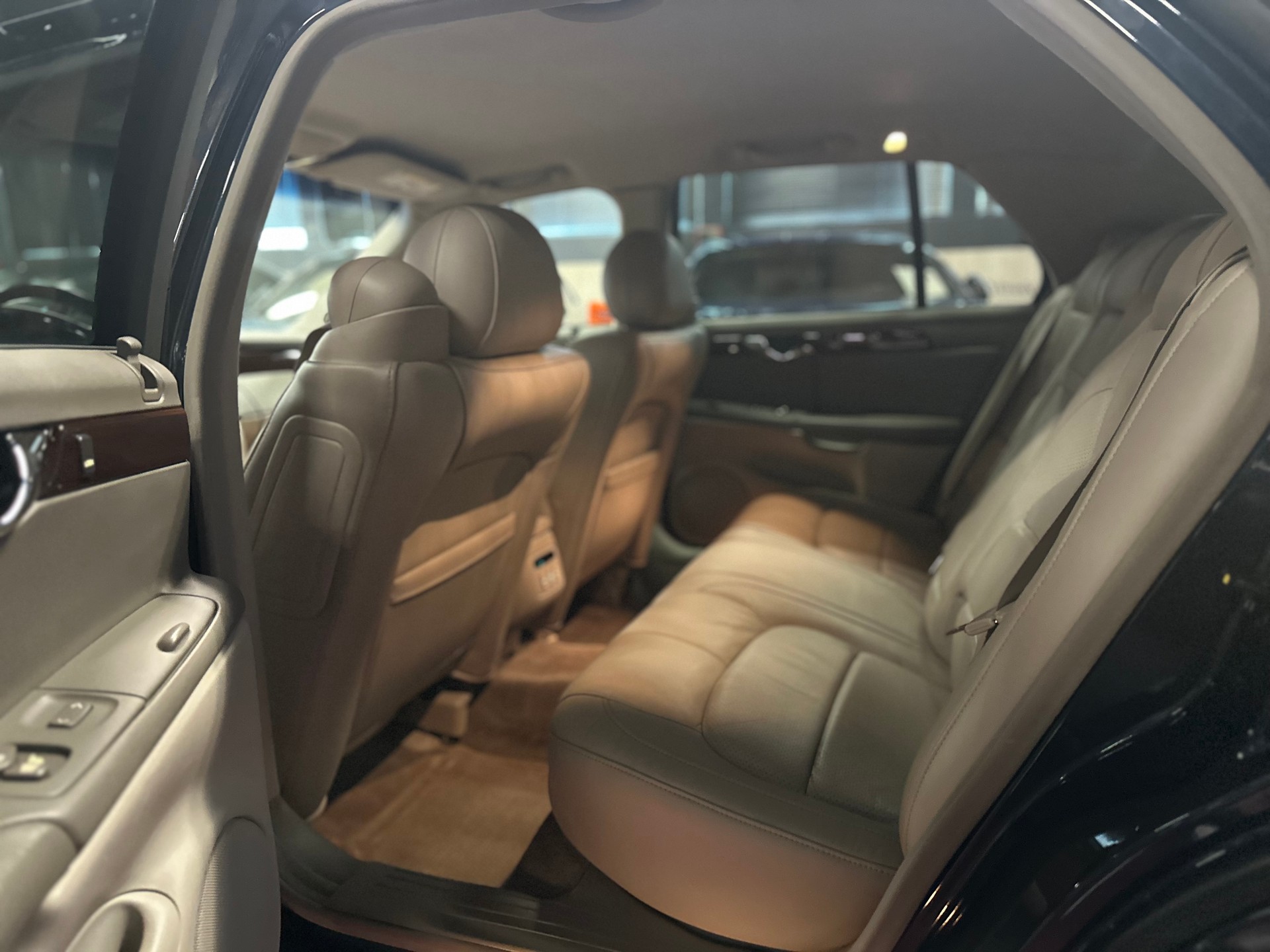 CADILLAC 4.6 V8 Northstar 32V / ** Einzelstück / CH Auslieferung **-image-15