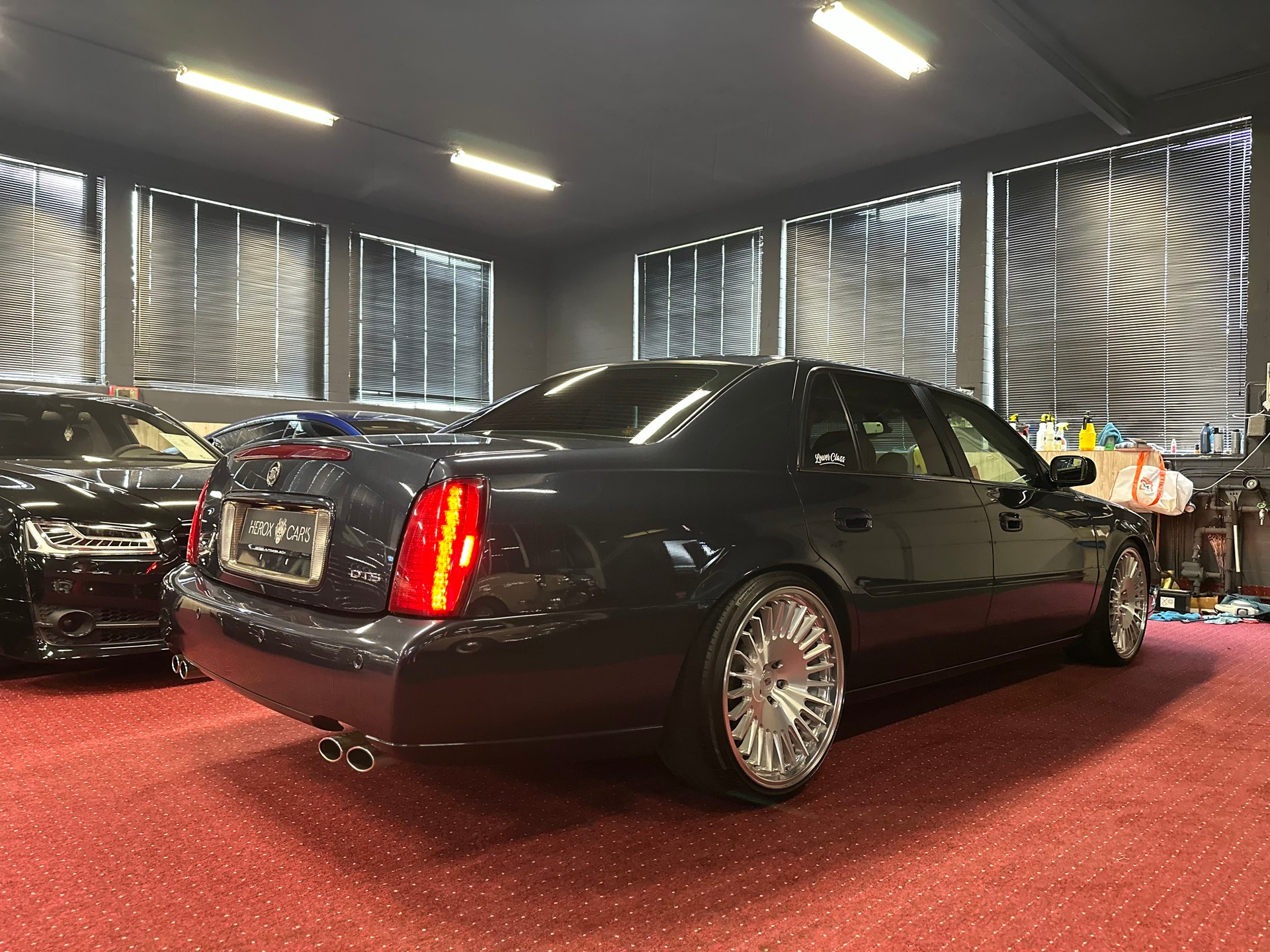 CADILLAC 4.6 V8 Northstar 32V / ** Einzelstück / CH Auslieferung **-showroom-element-3