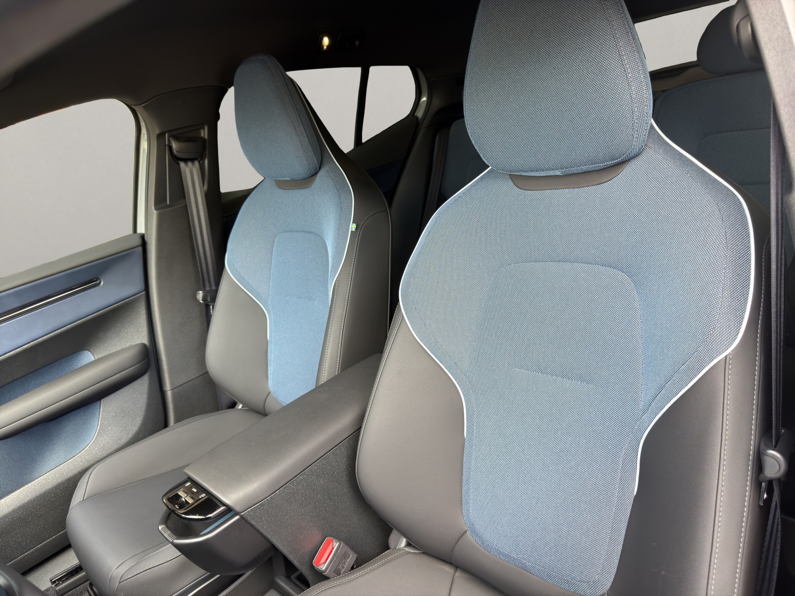 VOLVO EX 30 E60 Twin Plus Performance AWD-image-11