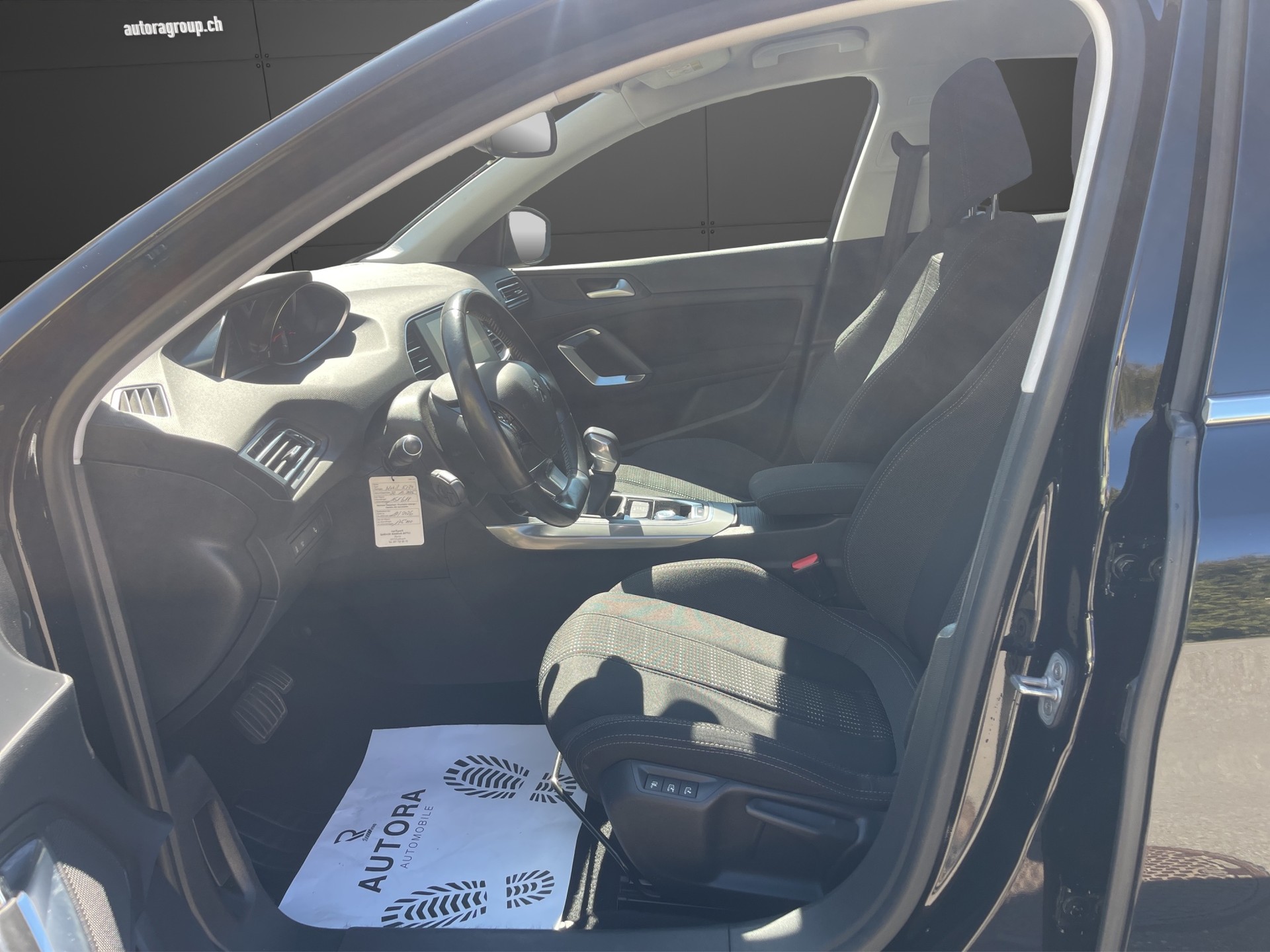PEUGEOT 308 SW 1.6 BlueHDI Allure Automatic-image-10