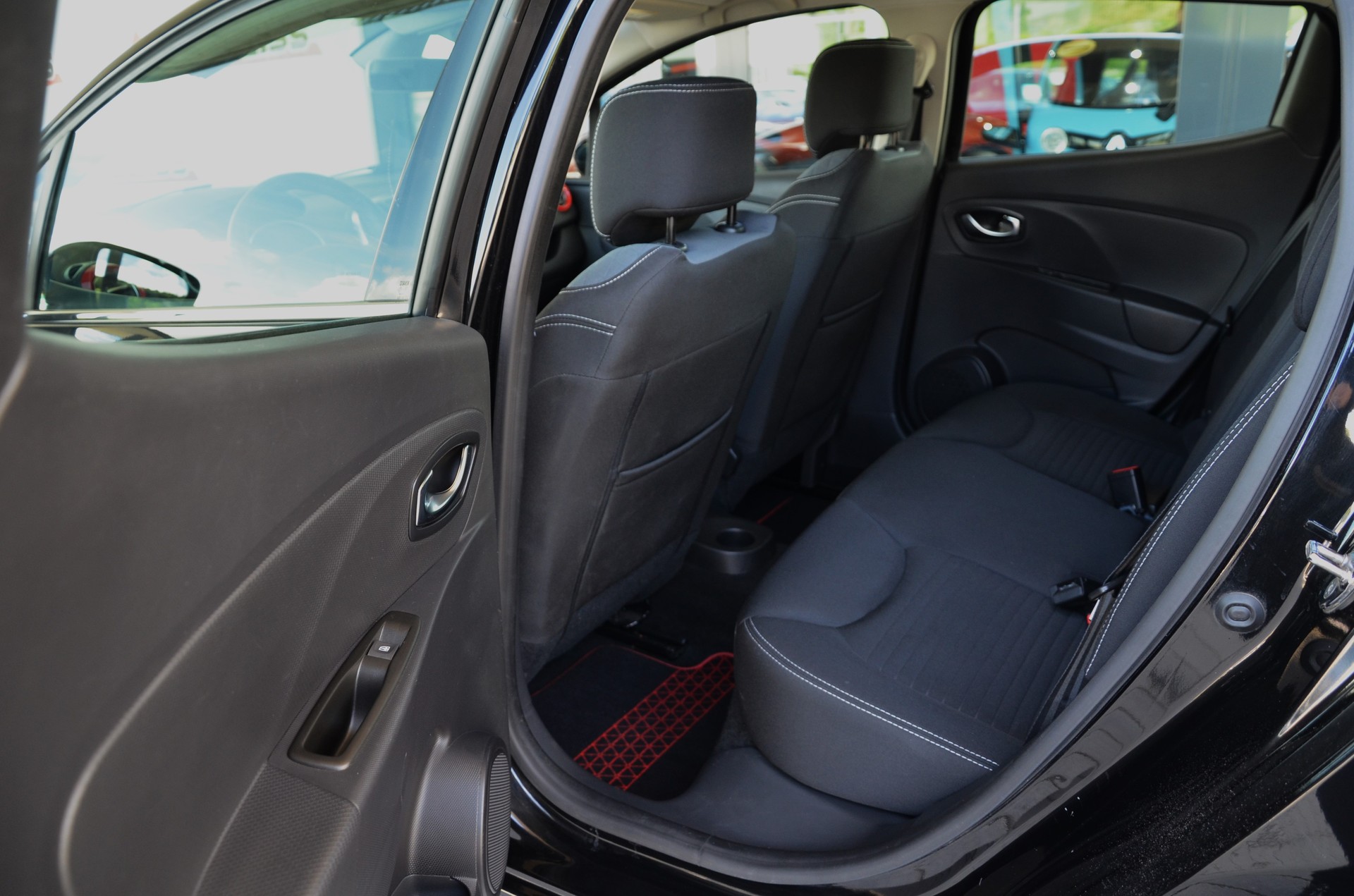 RENAULT Clio 1.2 16V T Swiss Edition EDC*Ab MFK,1 Jahr oder 20'000km Garantie*-image-13