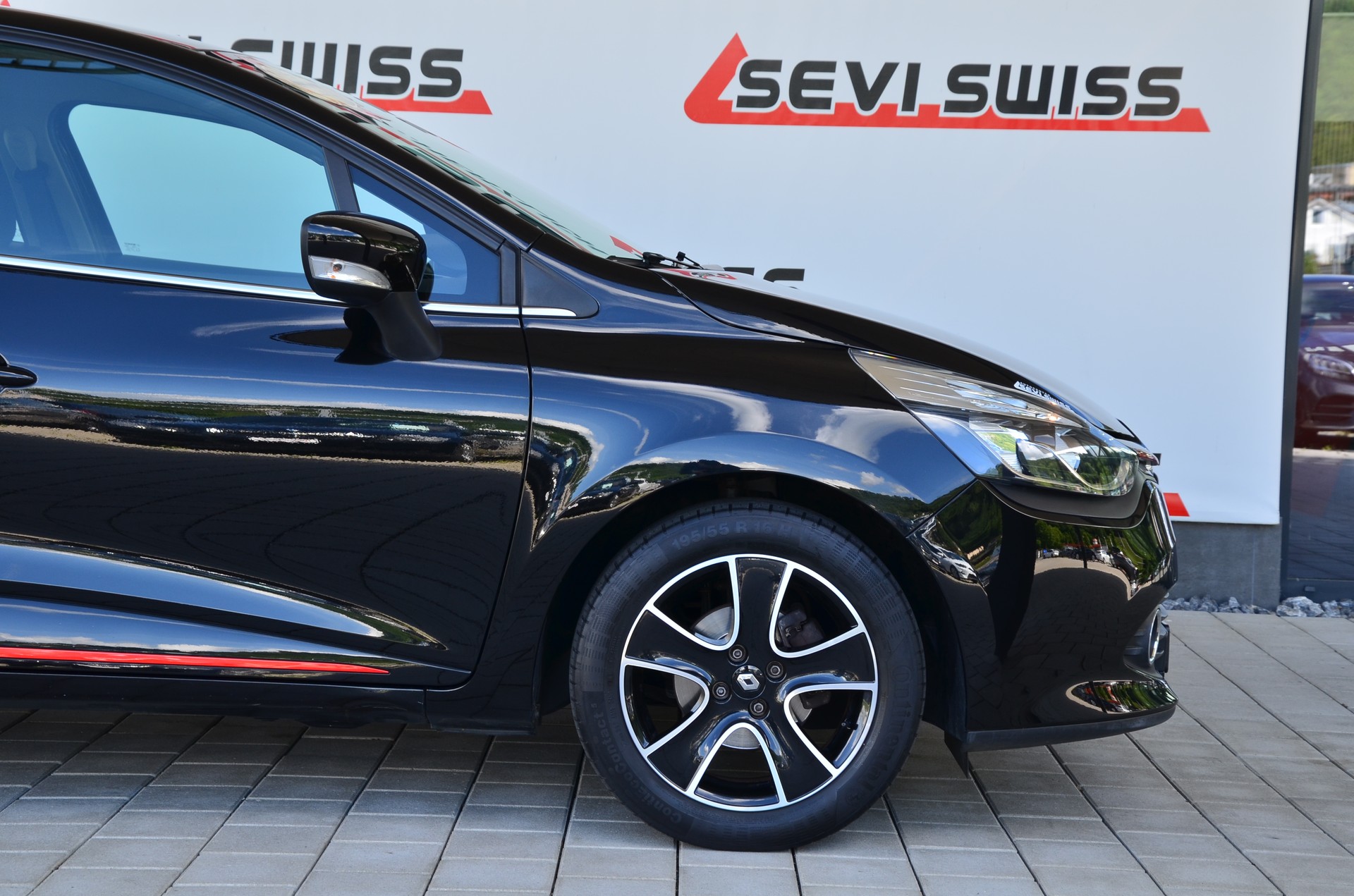 RENAULT Clio 1.2 16V T Swiss Edition EDC*Ab MFK,1 Jahr oder 20'000km Garantie*-showroom-element-2