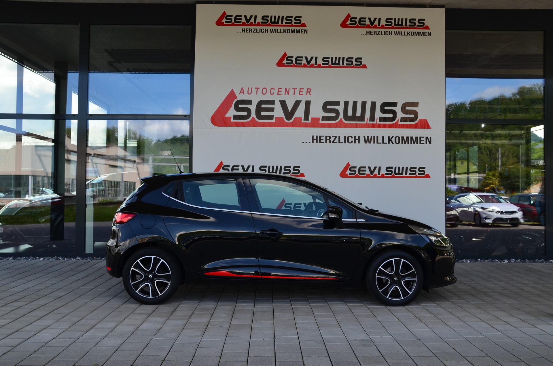 RENAULT Clio 1.2 16V T Swiss Edition EDC*Ab MFK,1 Jahr oder 20'000km Garantie*-image-5