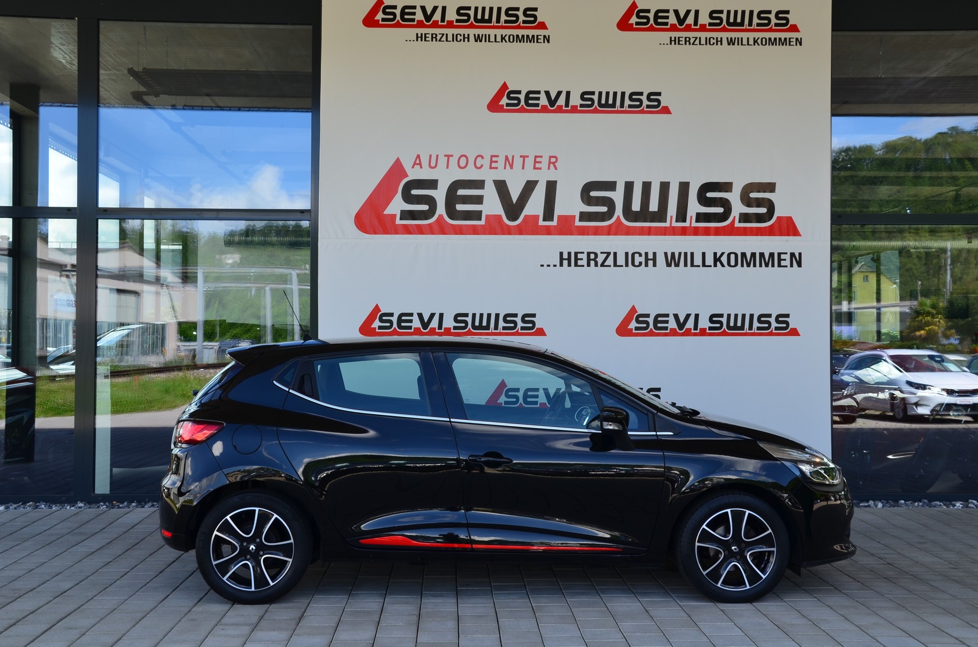 RENAULT Clio 1.2 16V T Swiss Edition EDC*Ab MFK,1 Jahr oder 20'000km Garantie*-showroom-element-3