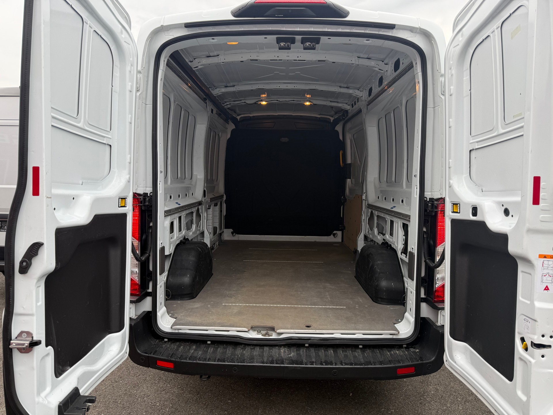 FORD Transit Van 350 L3 Trend 2.0 TDCi 130 FWD A-image-5
