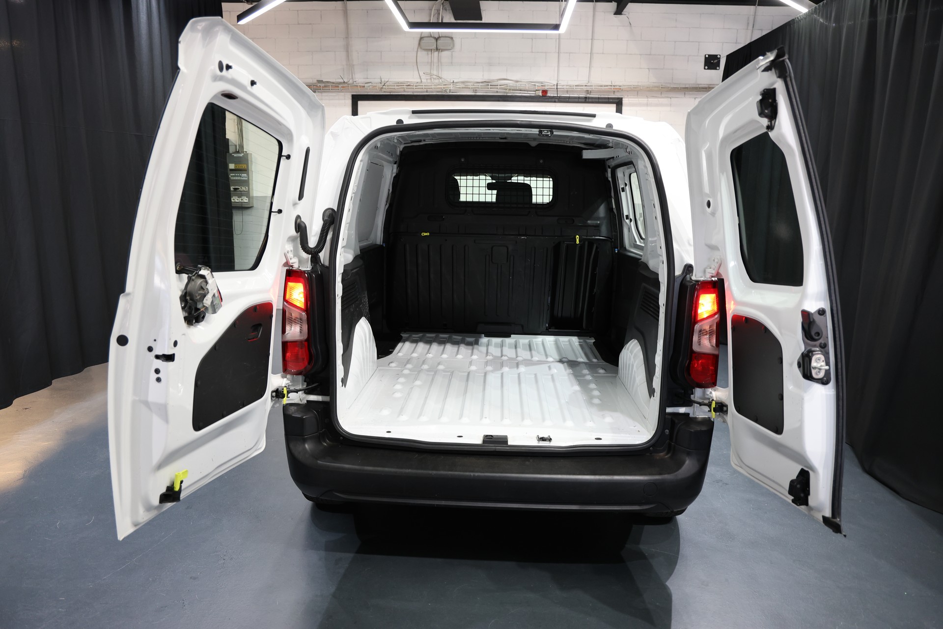 TOYOTA Proace City Van 1.5D Active Long Automatik Klima-image-9