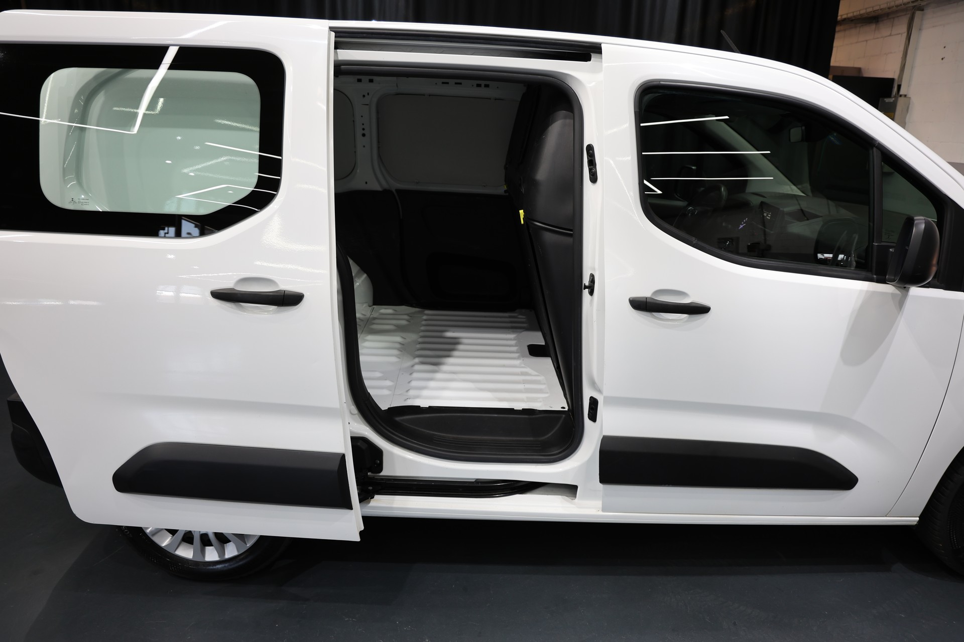 TOYOTA Proace City Van 1.5D Active Long Automatik Klima-image-13