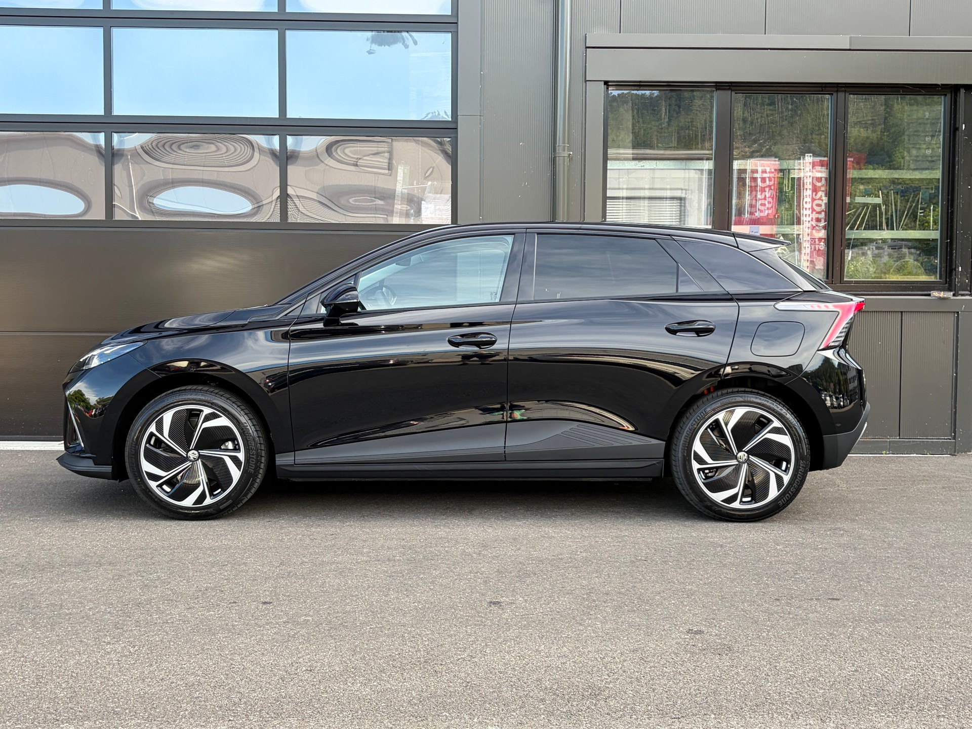 MG 4 EV 64kWh Premium