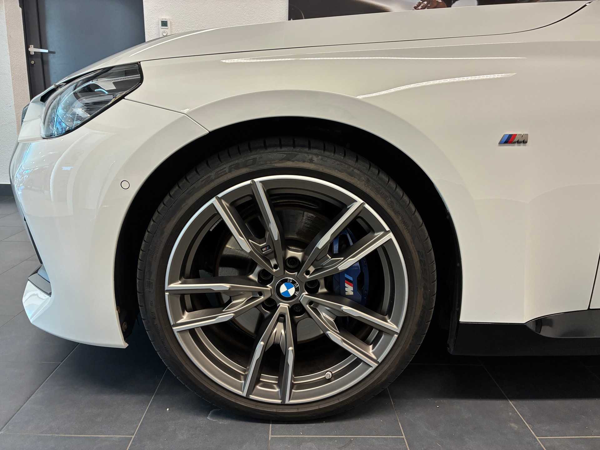 BMW M240i xDrive Coupé-showroom-element-2