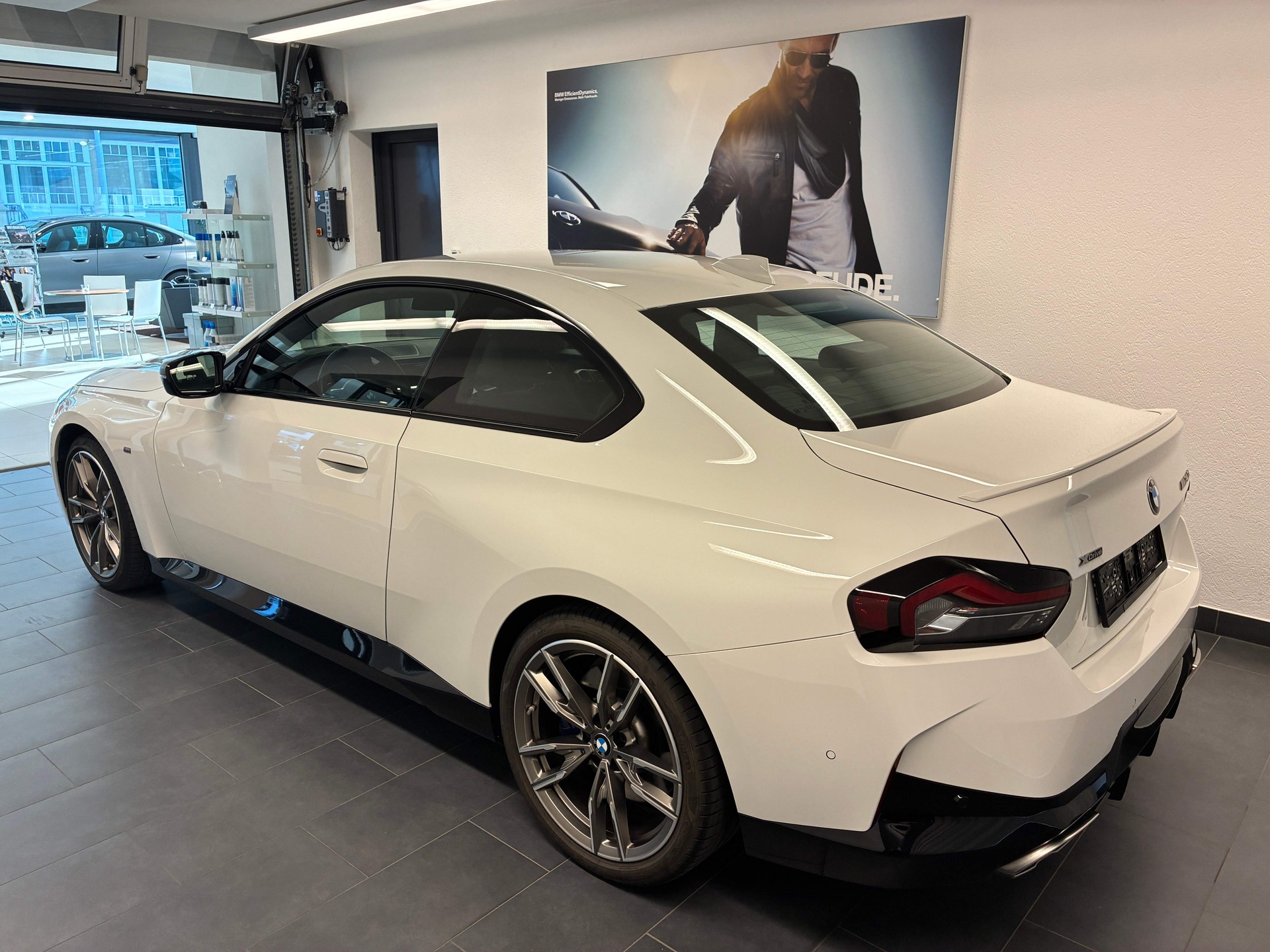 BMW M240i xDrive Coupé-showroom-element-3