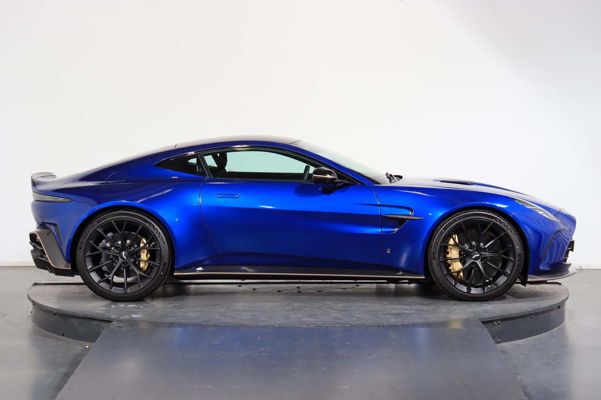 ASTON MARTIN V8 Vantage Coupé 4.0 S V8 Bi-Turbo-showroom-element-2