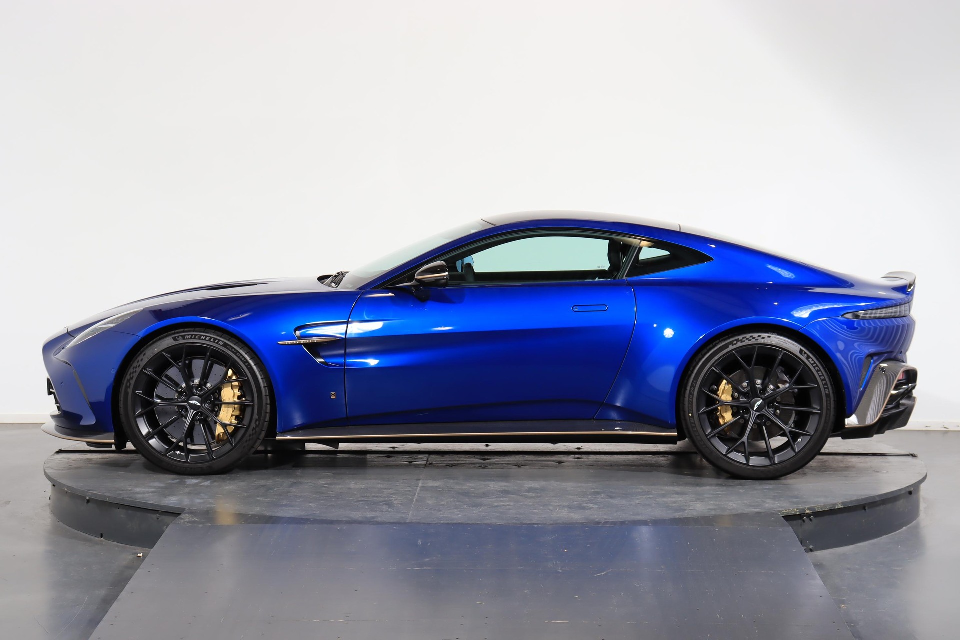 ASTON MARTIN V8 Vantage Coupé 4.0 S V8 Bi-Turbo-showroom-element-1