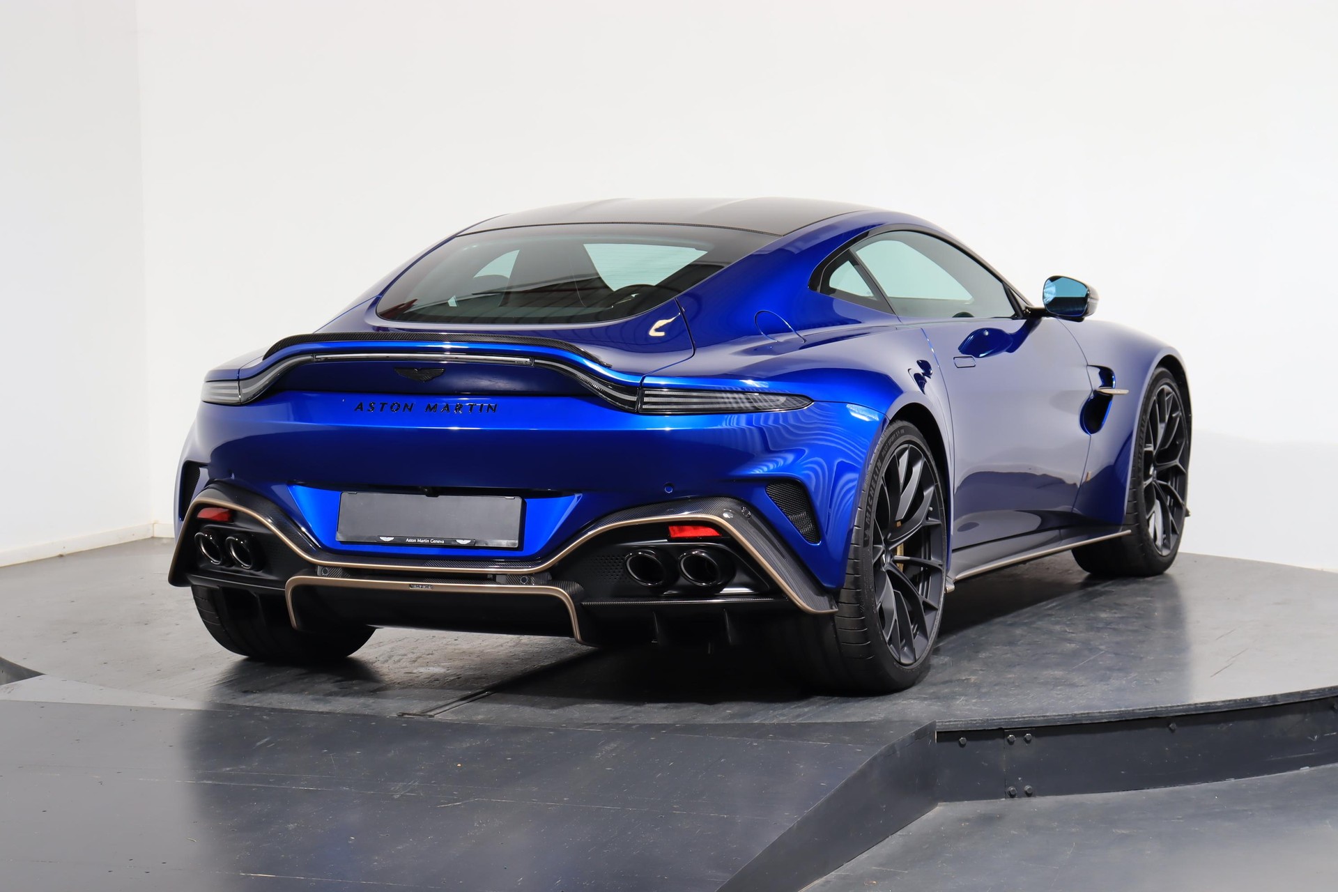 ASTON MARTIN V8 Vantage Coupé 4.0 S V8 Bi-Turbo-showroom-element-3