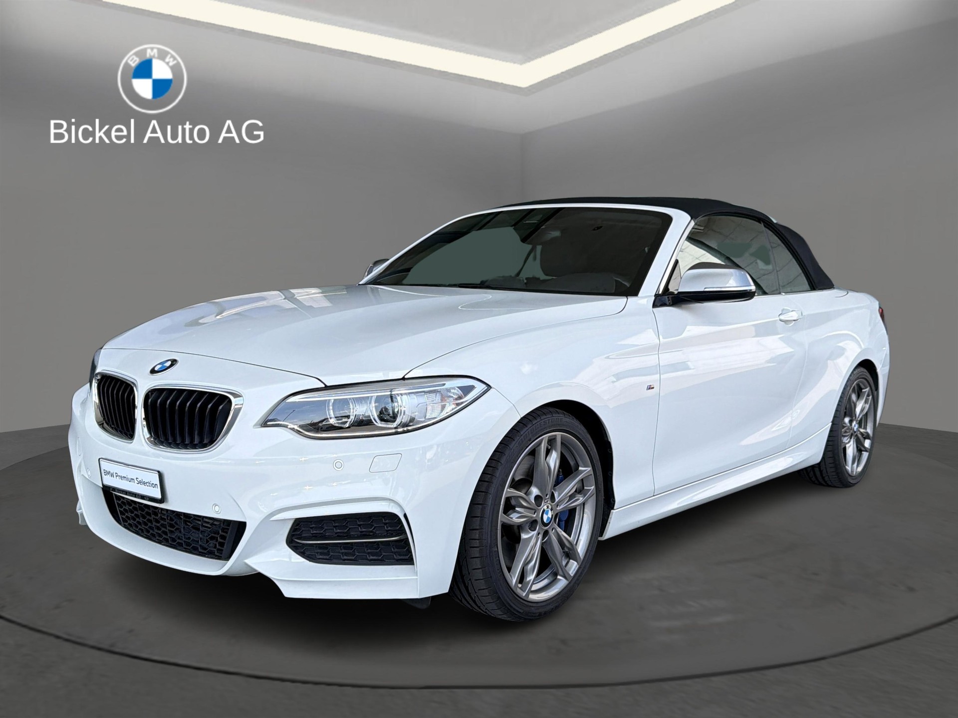 BMW M235i xDrive Cabrio-showroom-element-3