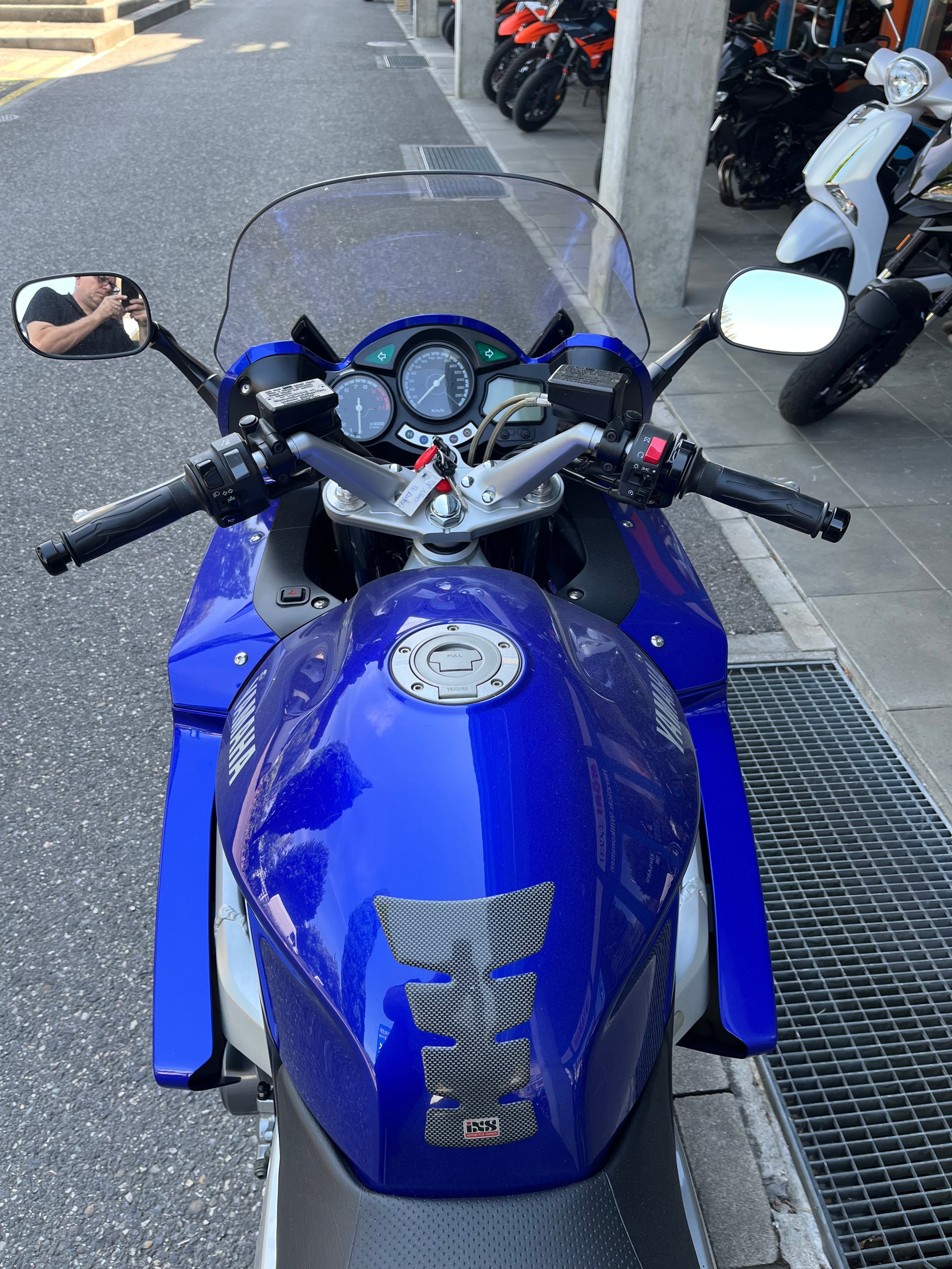 YAMAHA FJR 1300-image-1