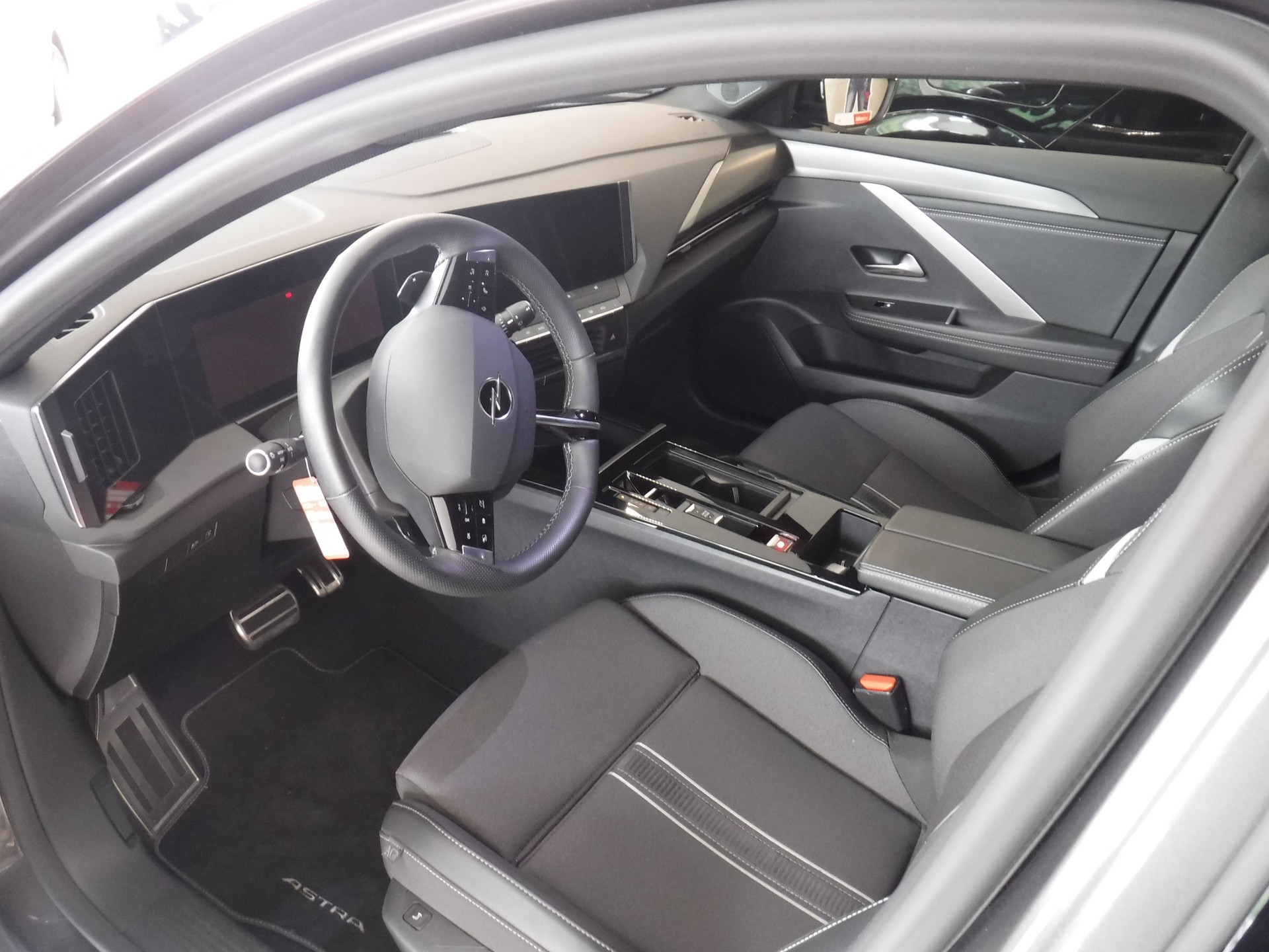 OPEL Astra Sports Tourer 1.6 PHEV Turbo GS A-image-3