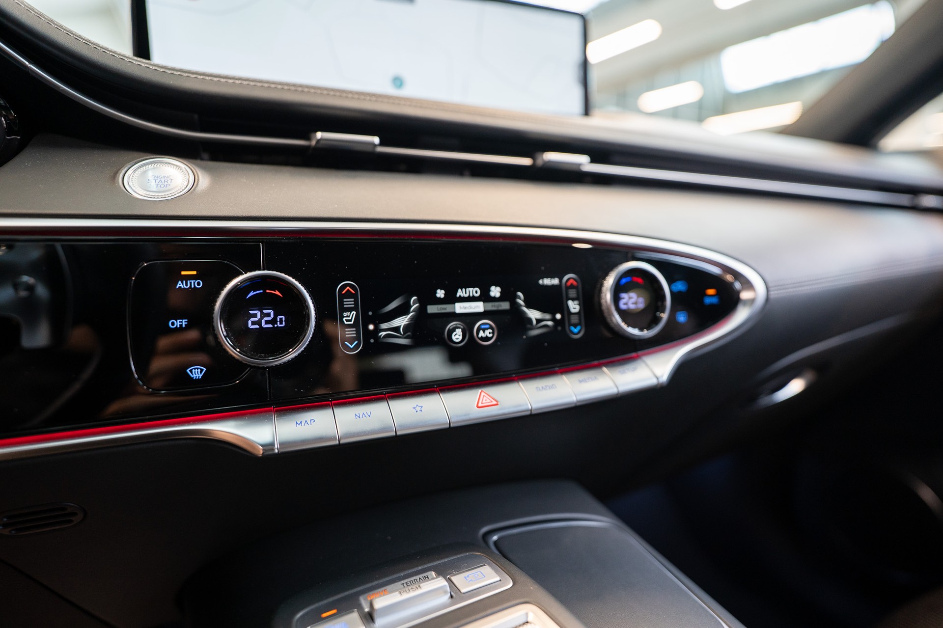 GENESIS GV70 2.5T Sport / Panorama-Glasdach / Massagesitz / 360°Kamera-image-22