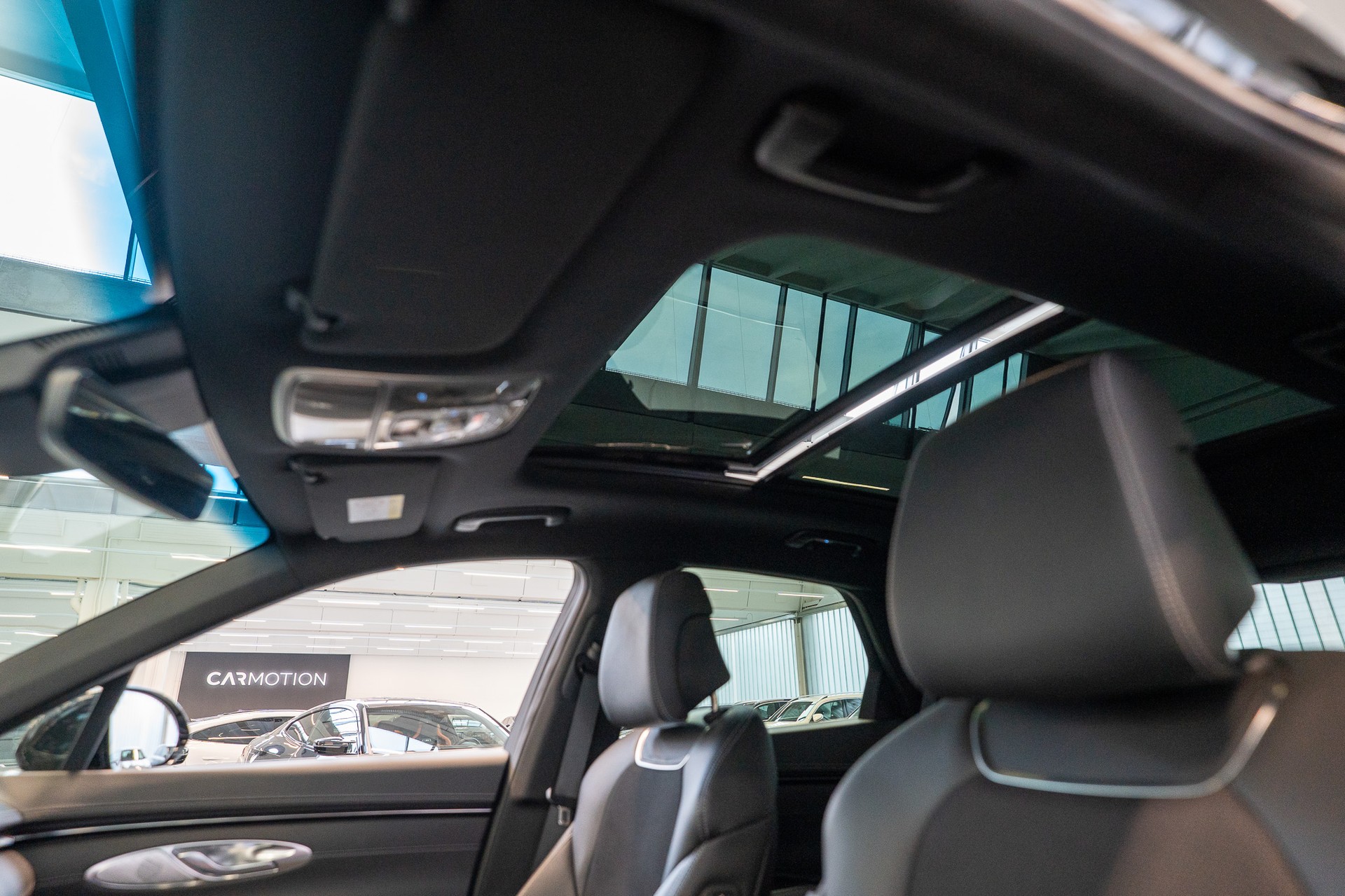 GENESIS GV70 2.5T Sport / Panorama-Glasdach / Massagesitz / 360°Kamera-image-9