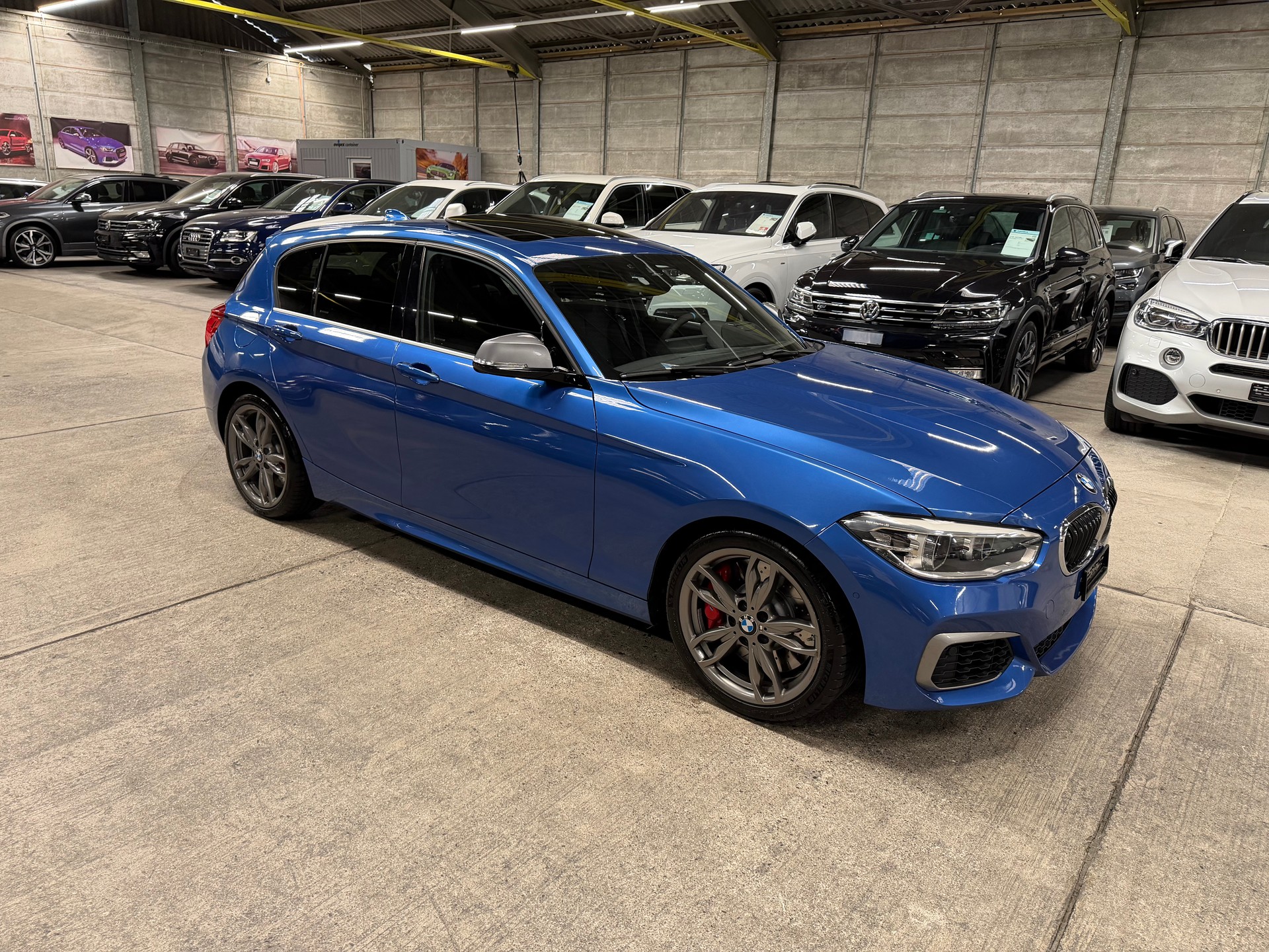 BMW M135i Steptronic-showroom-element-1