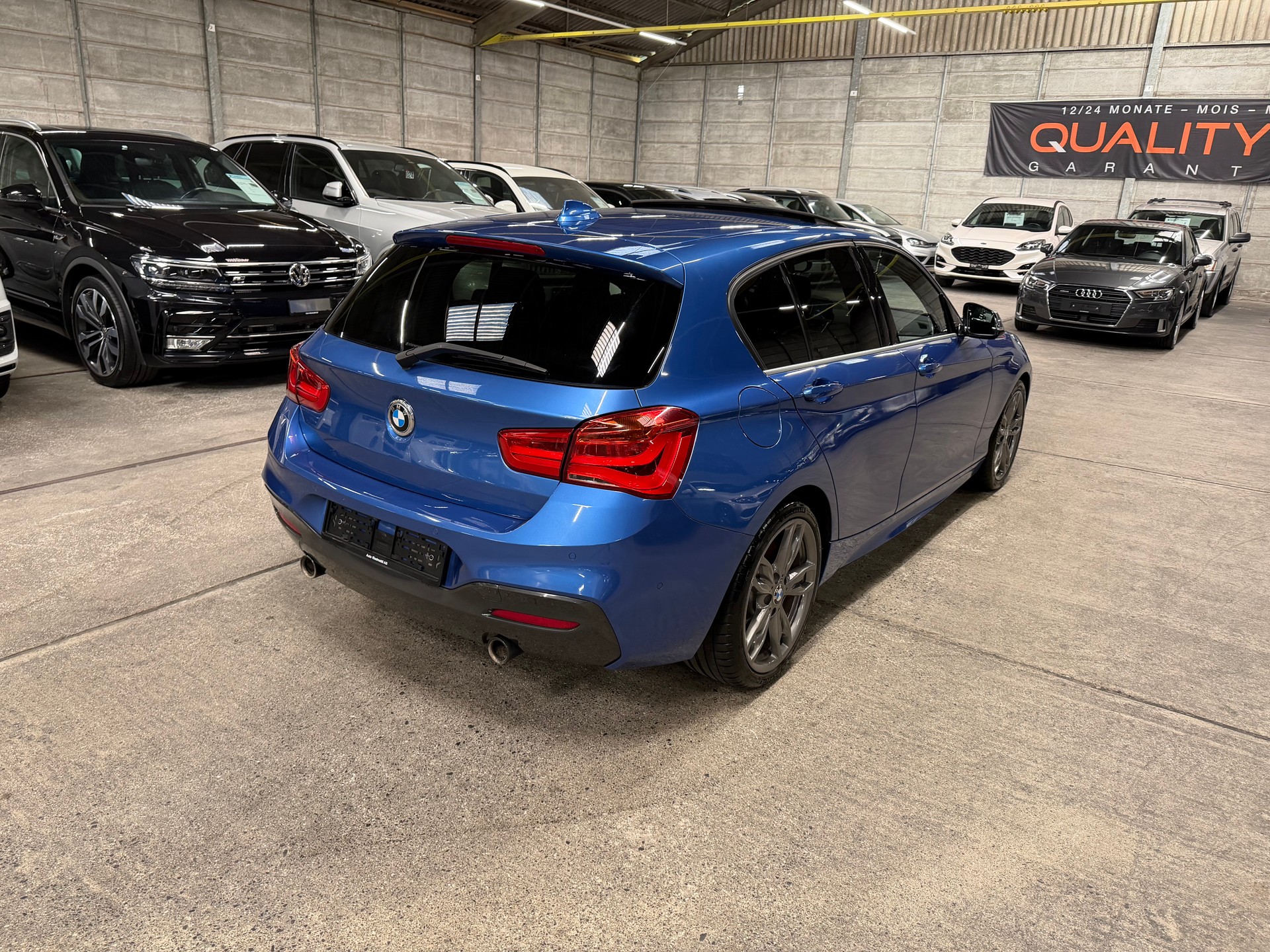 BMW M135i Steptronic-showroom-element-3