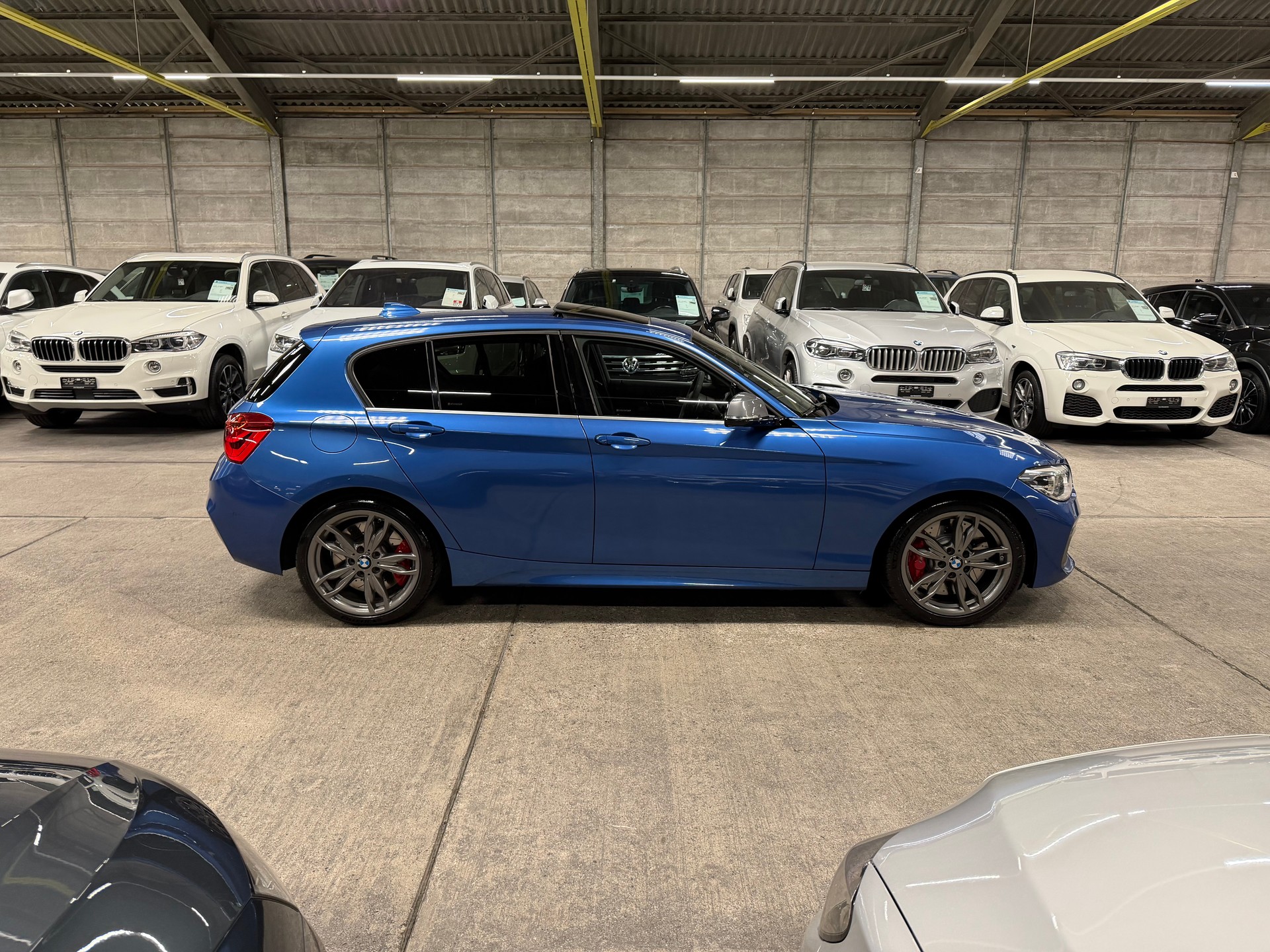 BMW M135i Steptronic-showroom-element-2