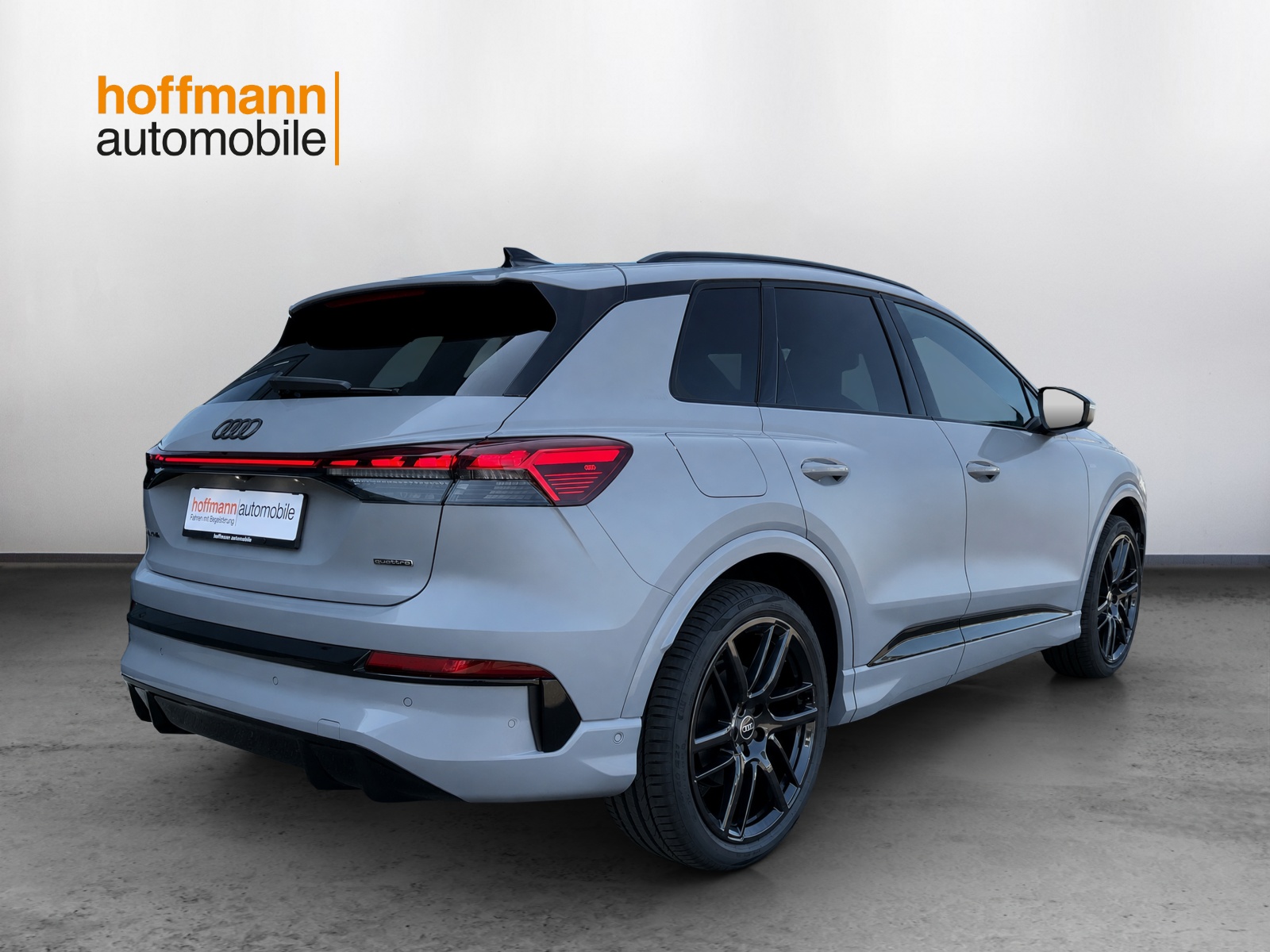AUDI Q4 e-tron SUV quattro performance Swiss Ski-showroom-element-3