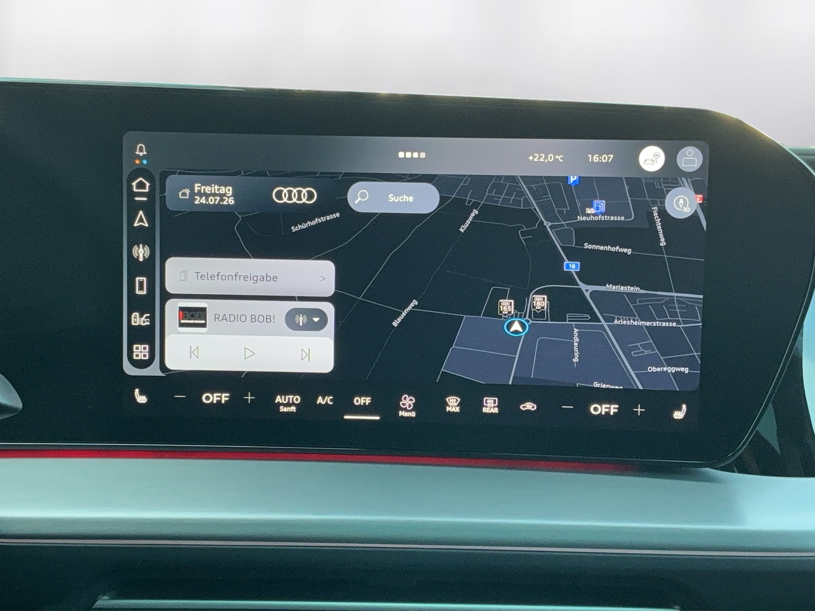 AUDI Q4 e-tron SUV quattro performance Swiss Ski-image-8
